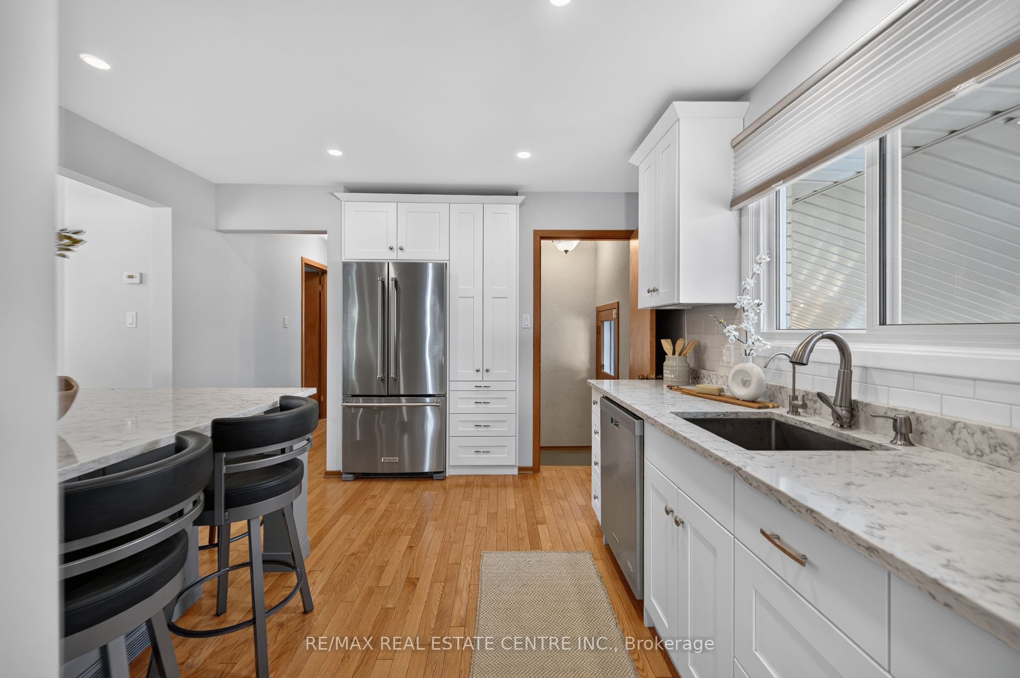 107 Laurentian Drive Property Photo 7