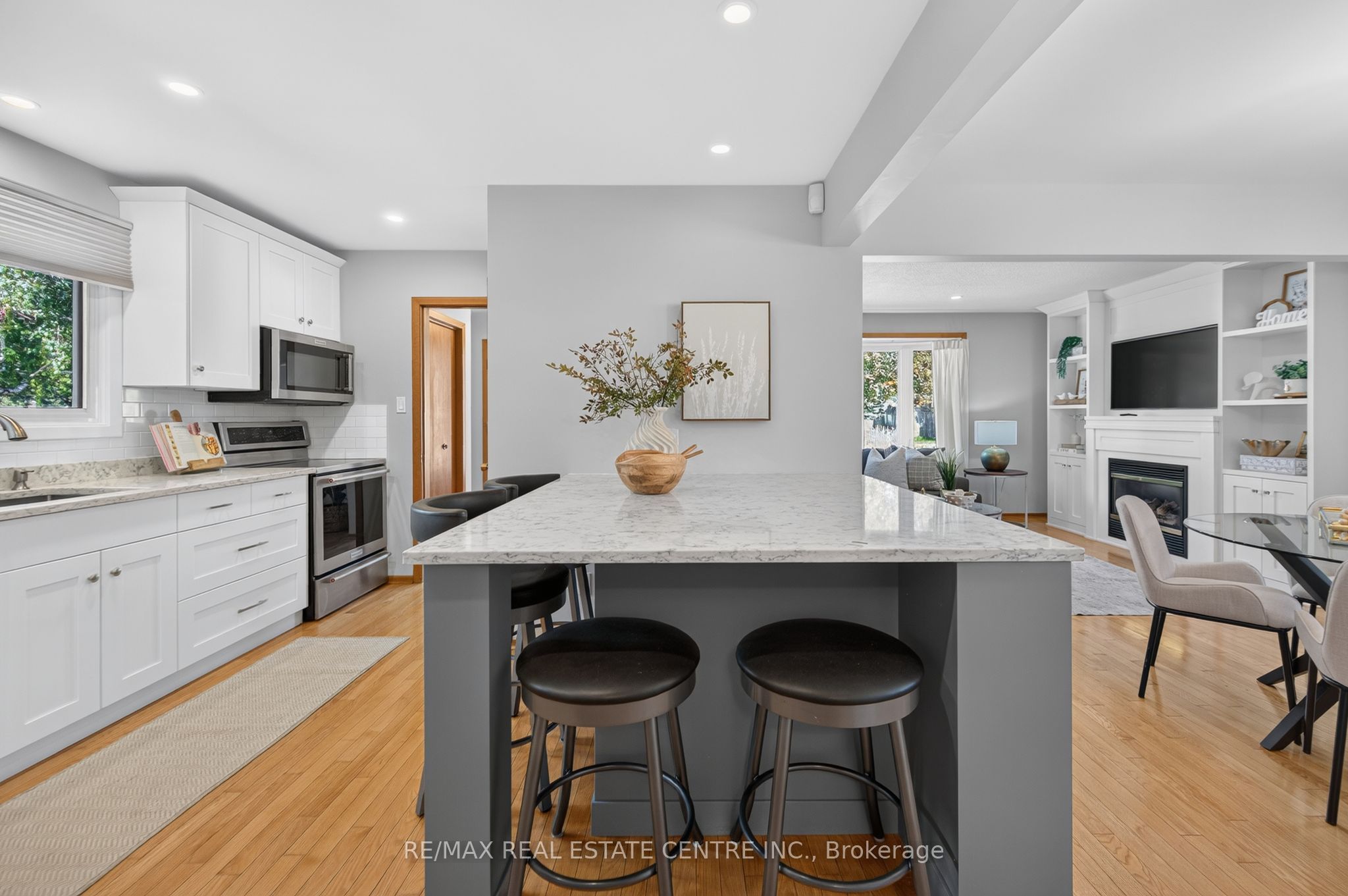107 Laurentian Drive Property Photo 8