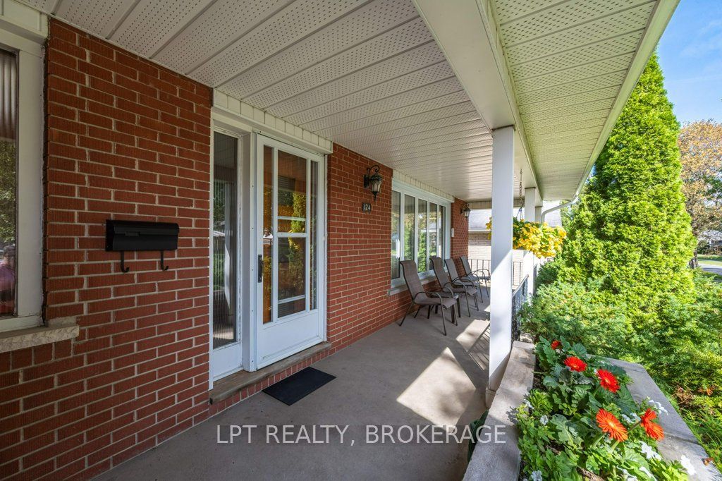 124 Campbell Crescent Property Photo 2