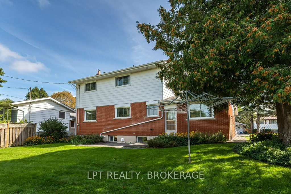 124 Campbell Crescent Property Photo 3