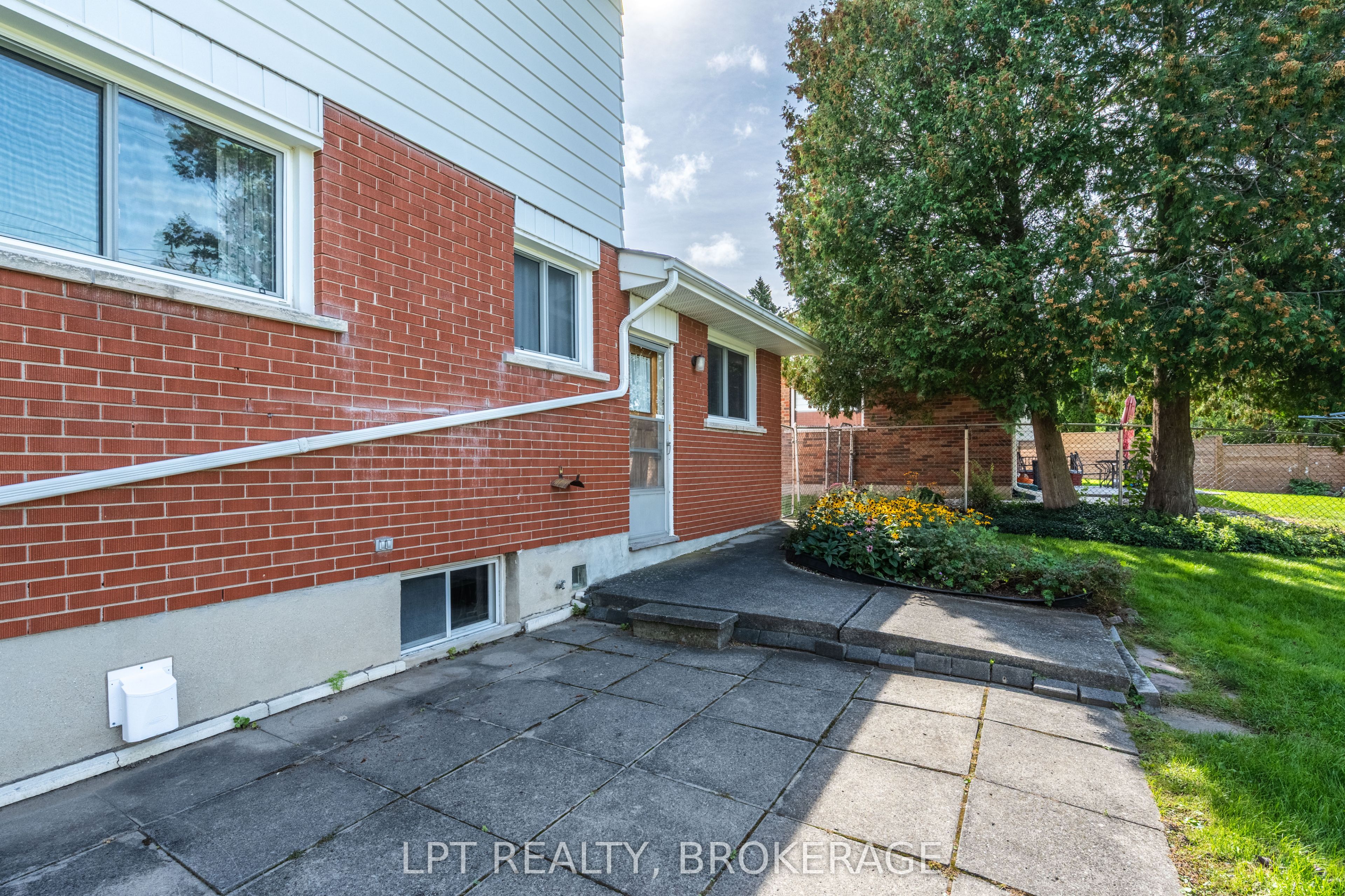 124 Campbell Crescent Property Photo 35