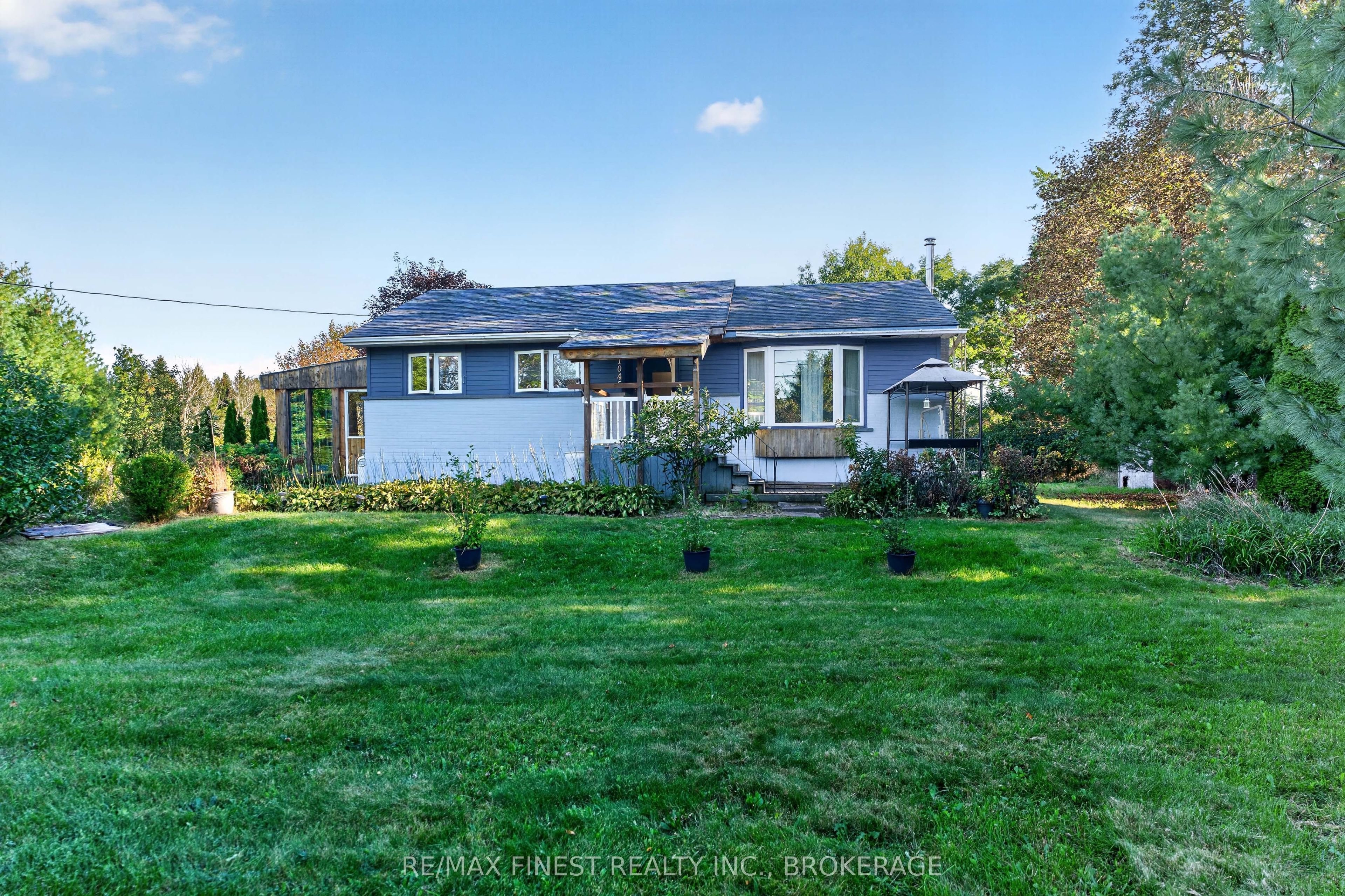 1045 Middle Road Property Photo 1