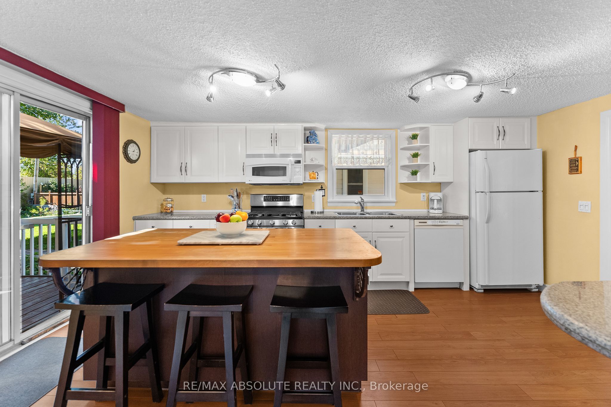 150 Mcgonigal Street W Property Photo 14