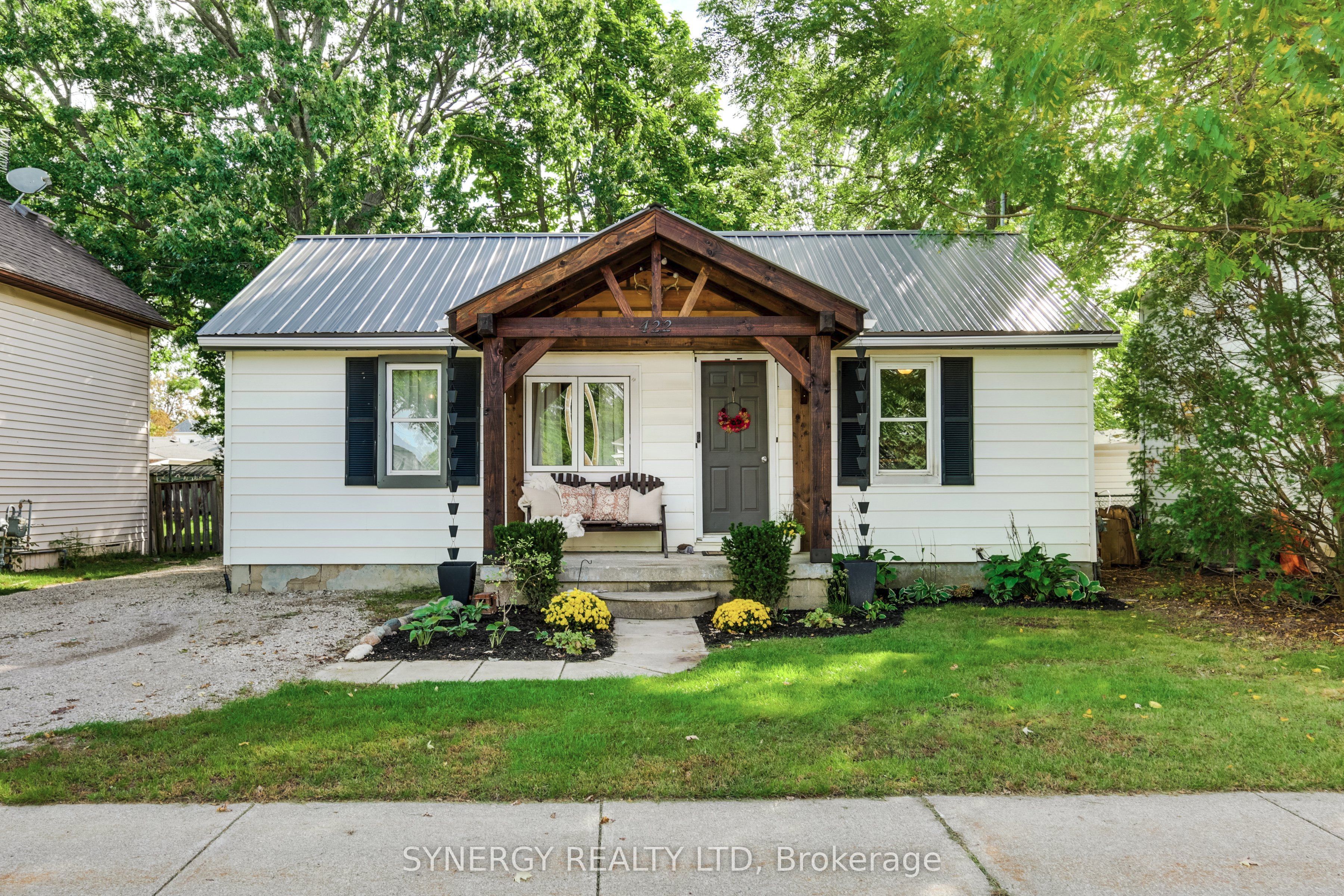 422 West Street Property Photo 1