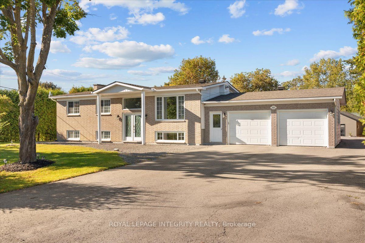 3073 Old Montreal Road Property Photo 1