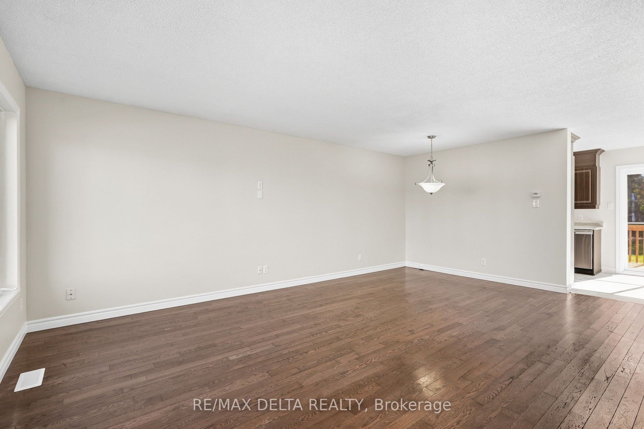 742 Nelson Street Property Photo 5