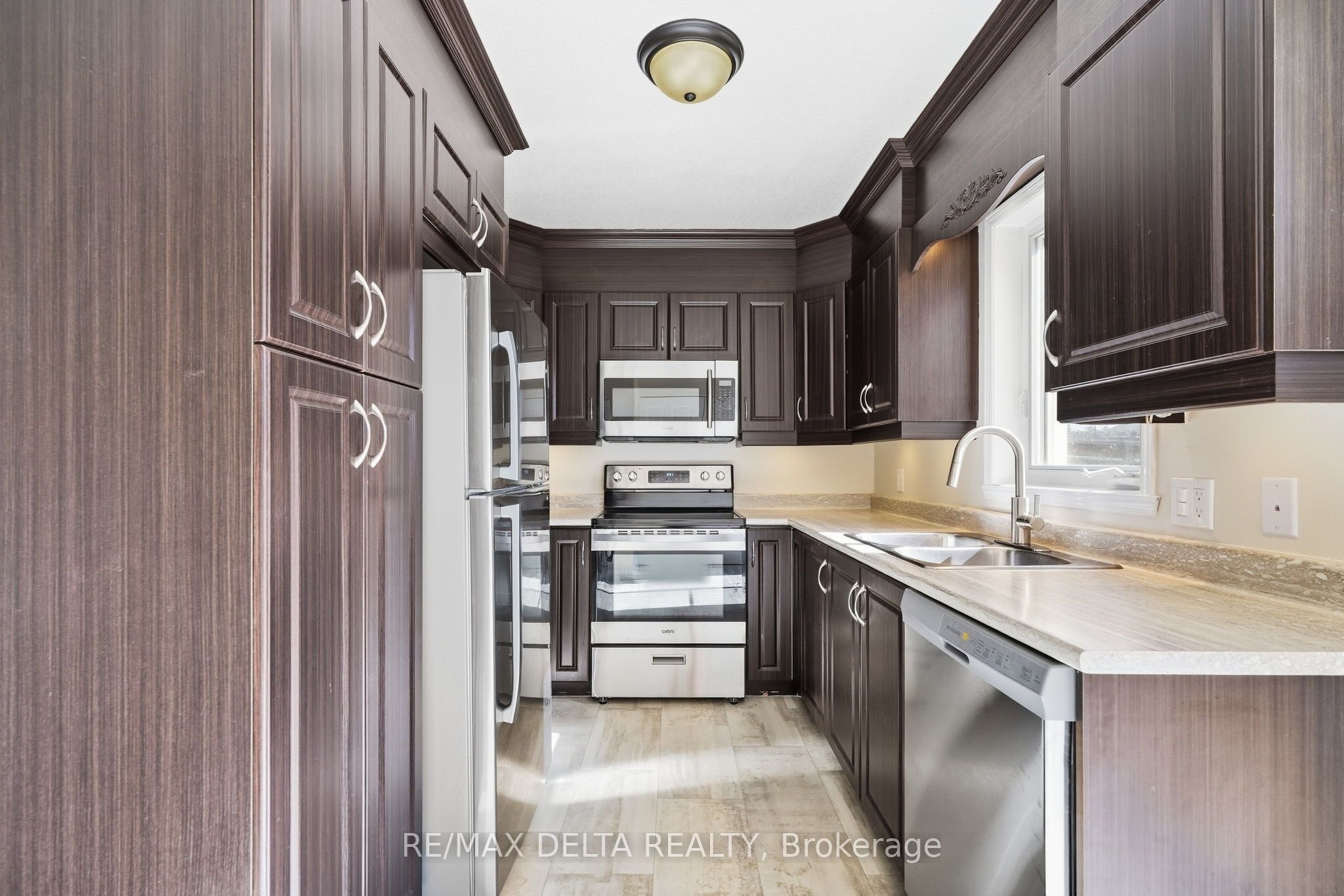 742 Nelson Street Property Photo 12
