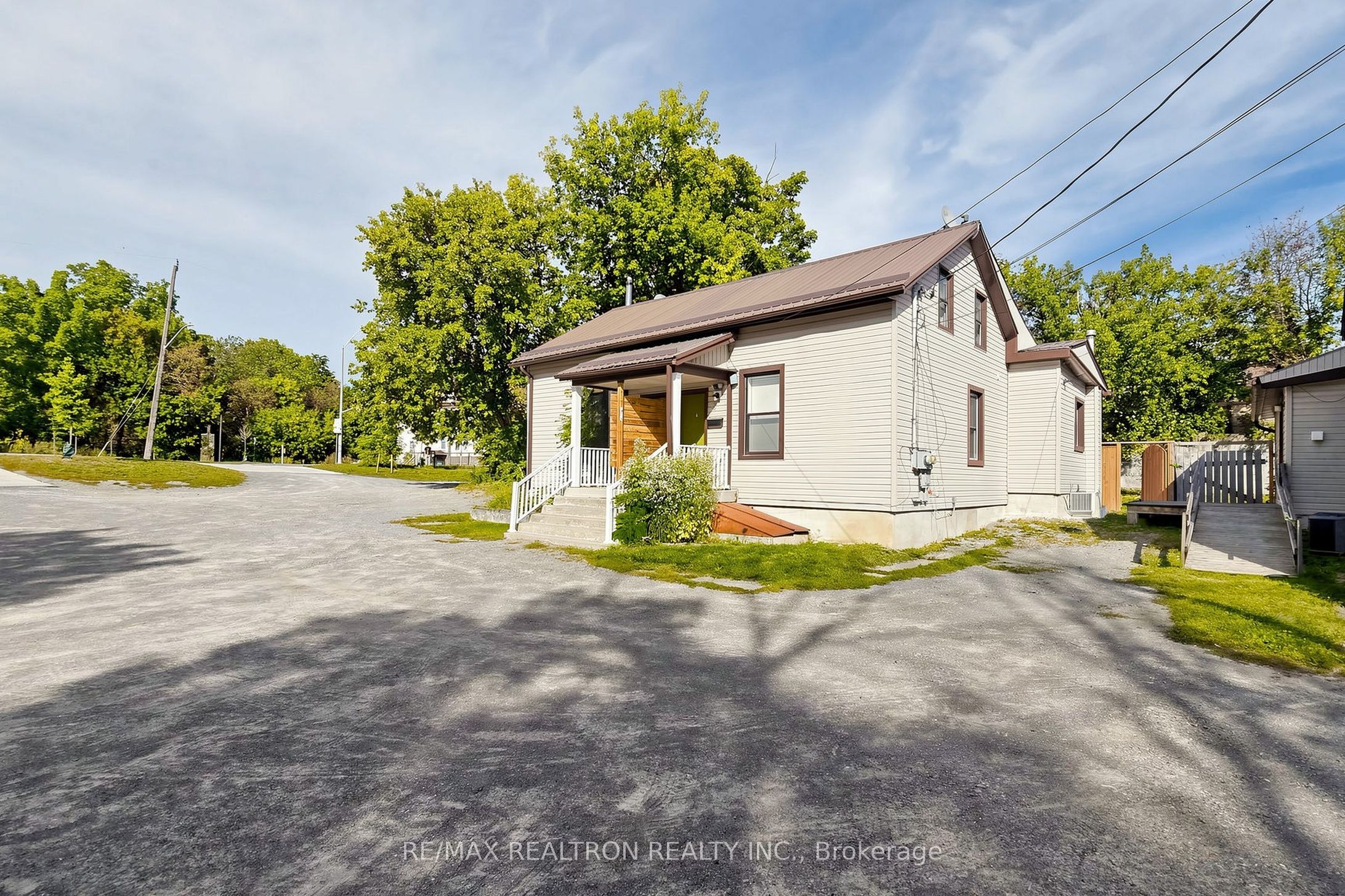 185 W Parkhill Road Property Photo 4
