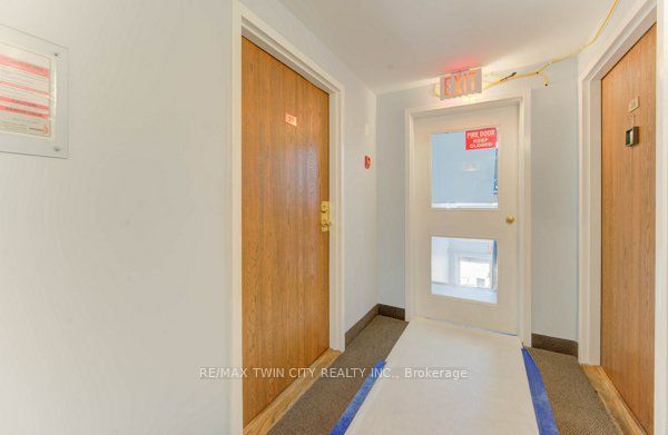 3085 Kingsway Drive 27 Property Photo 4