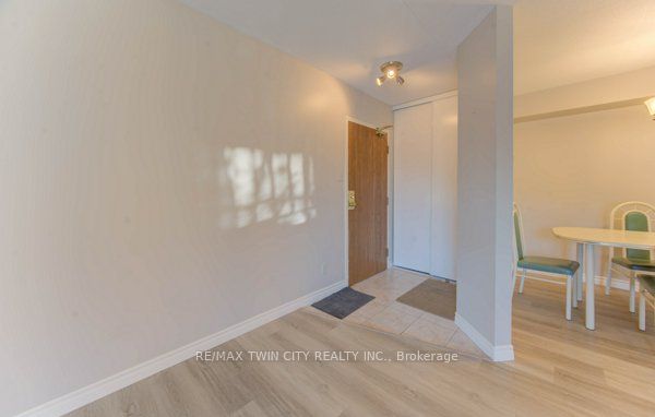 3085 Kingsway Drive 27 Property Photo 5