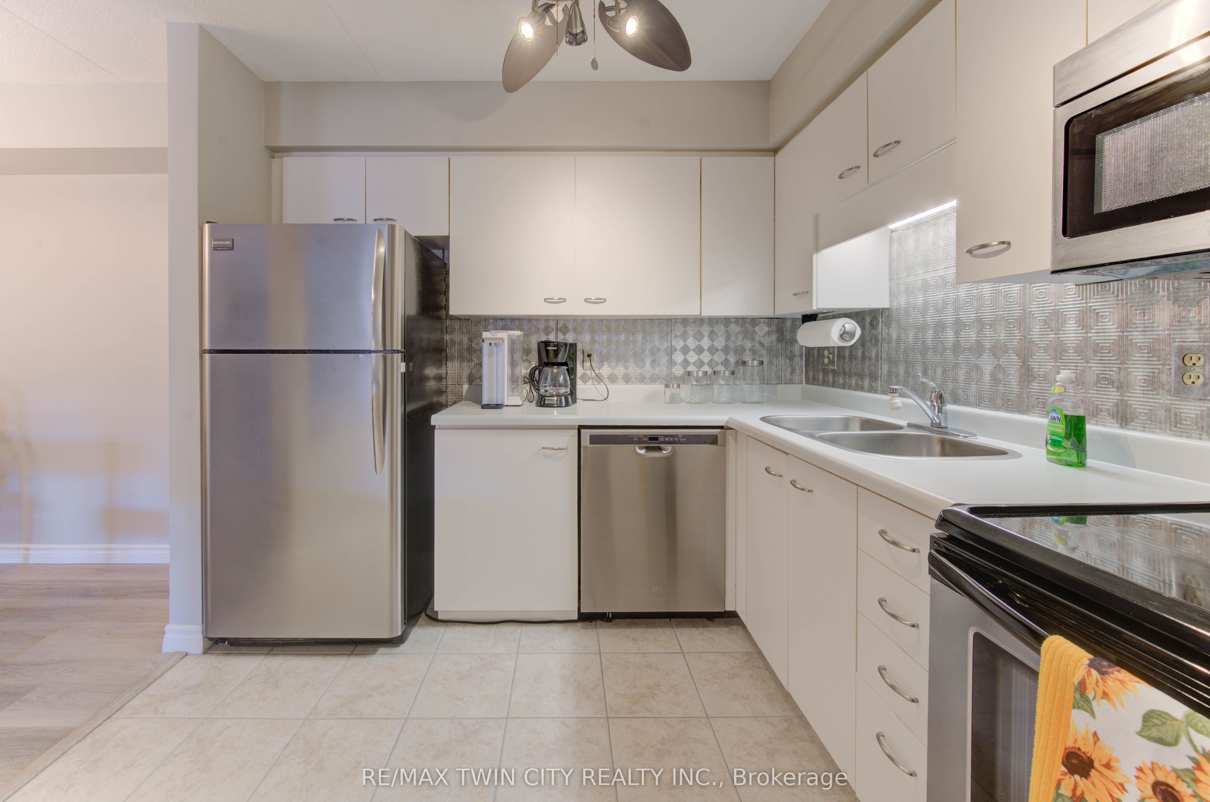 3085 Kingsway Drive 27 Property Photo 12