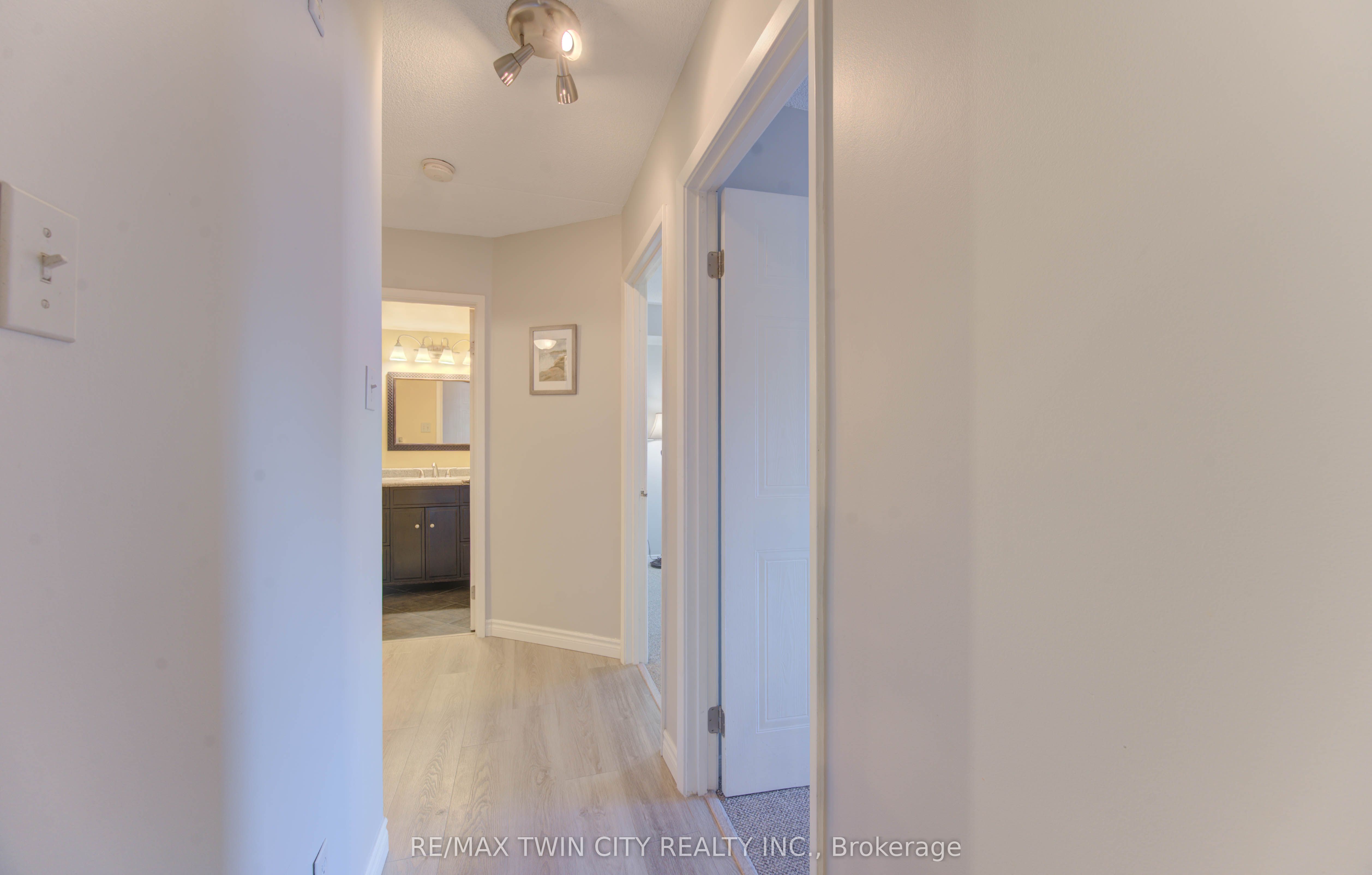 3085 Kingsway Drive 27 Property Photo 16