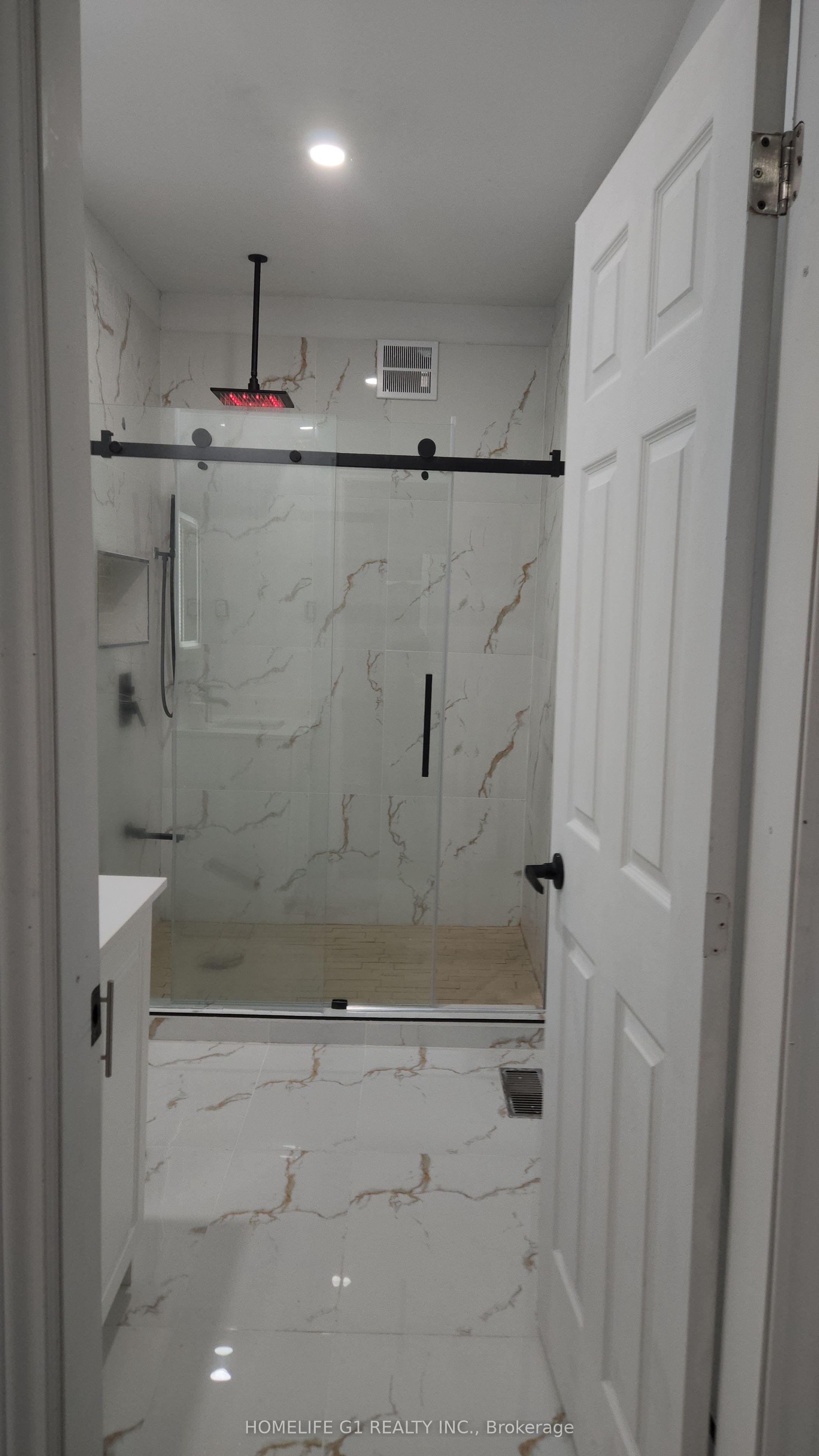 54 Riverside Drive W Property Photo 3