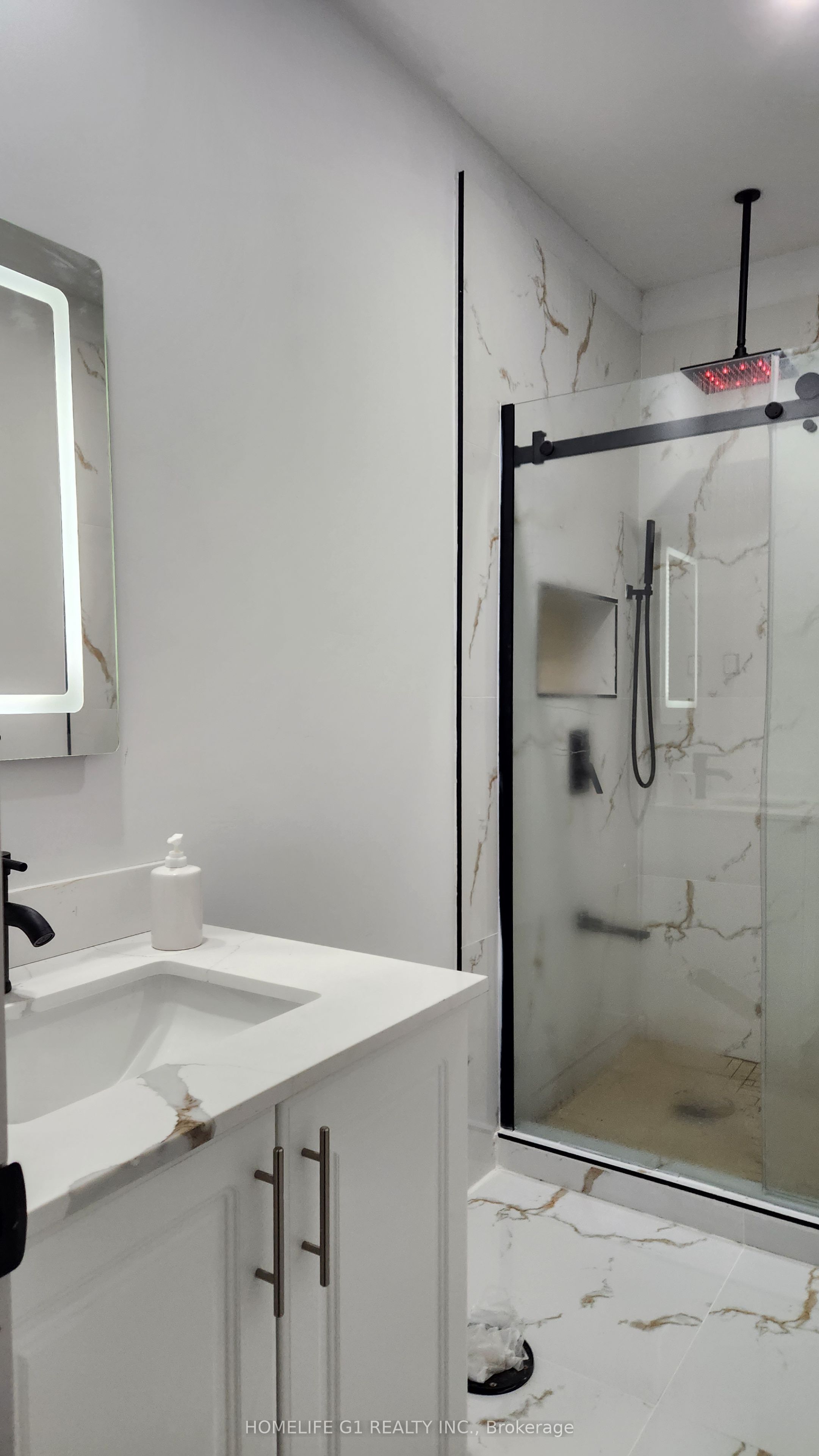 54 Riverside Drive W Property Photo 4
