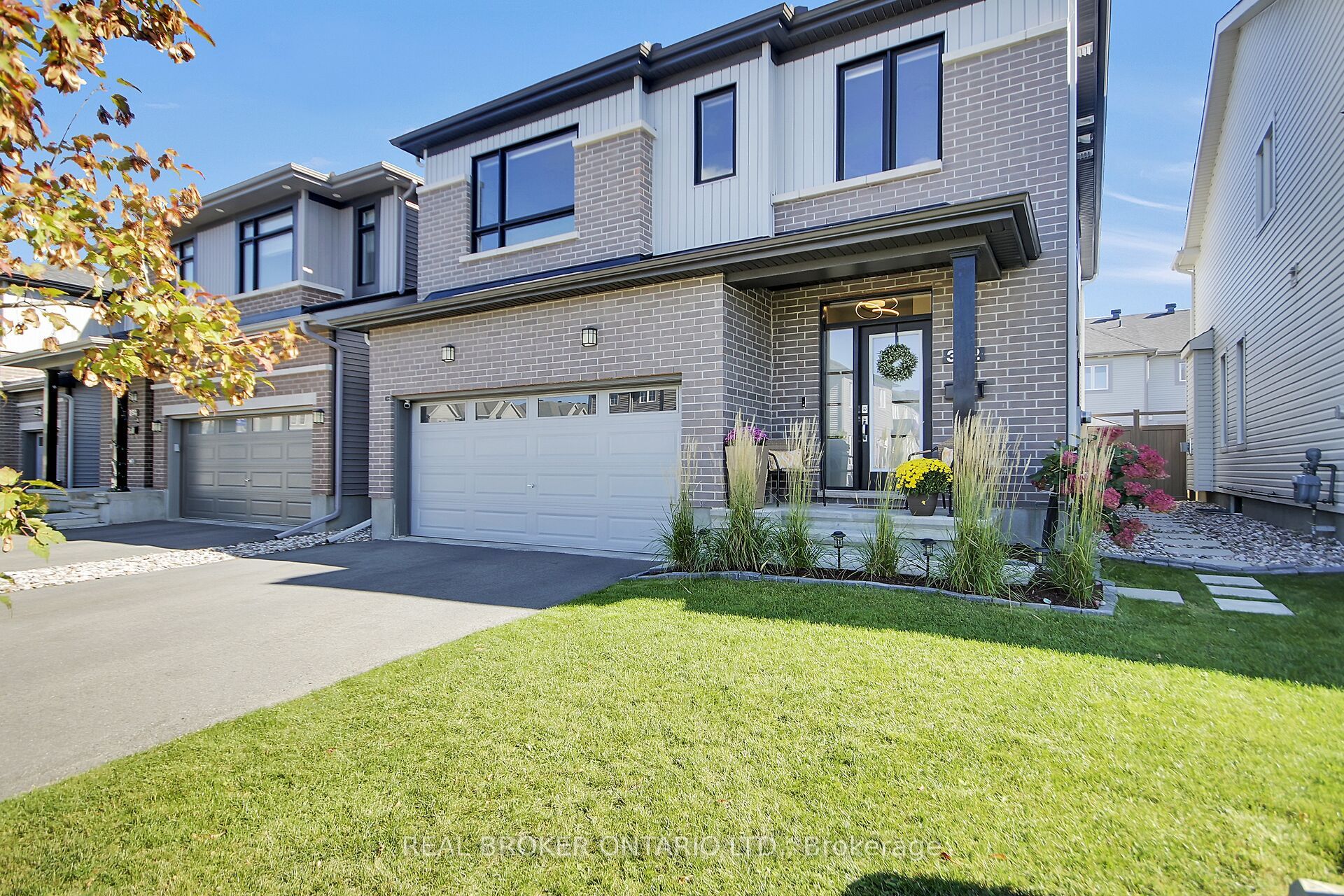 352 Finial Way Property Photo 2