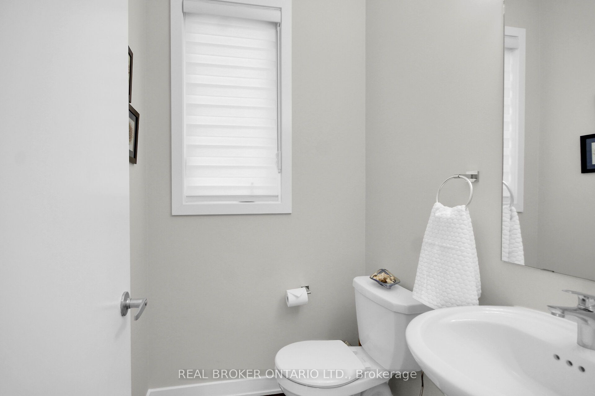 352 Finial Way Property Photo 4