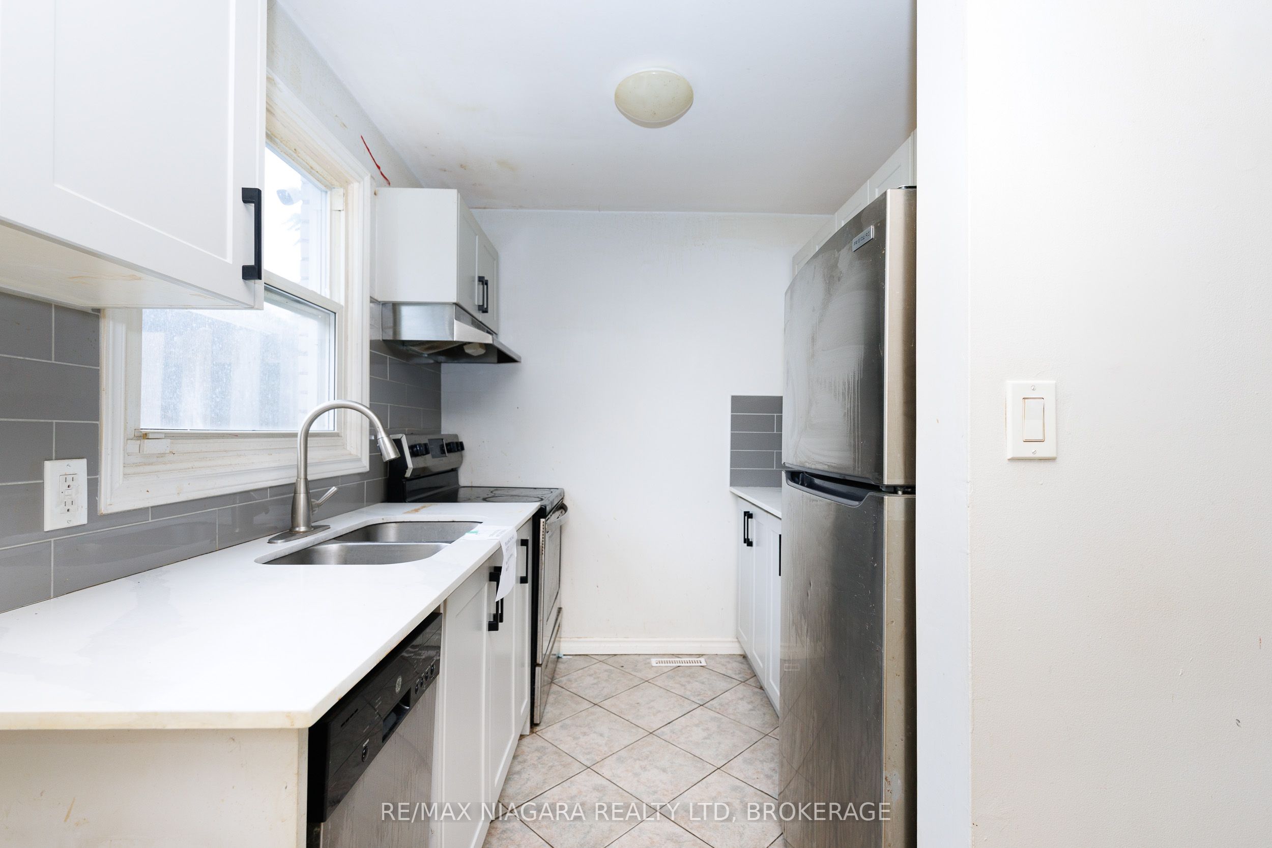 252 Bertie Street 1 Property Photo 7