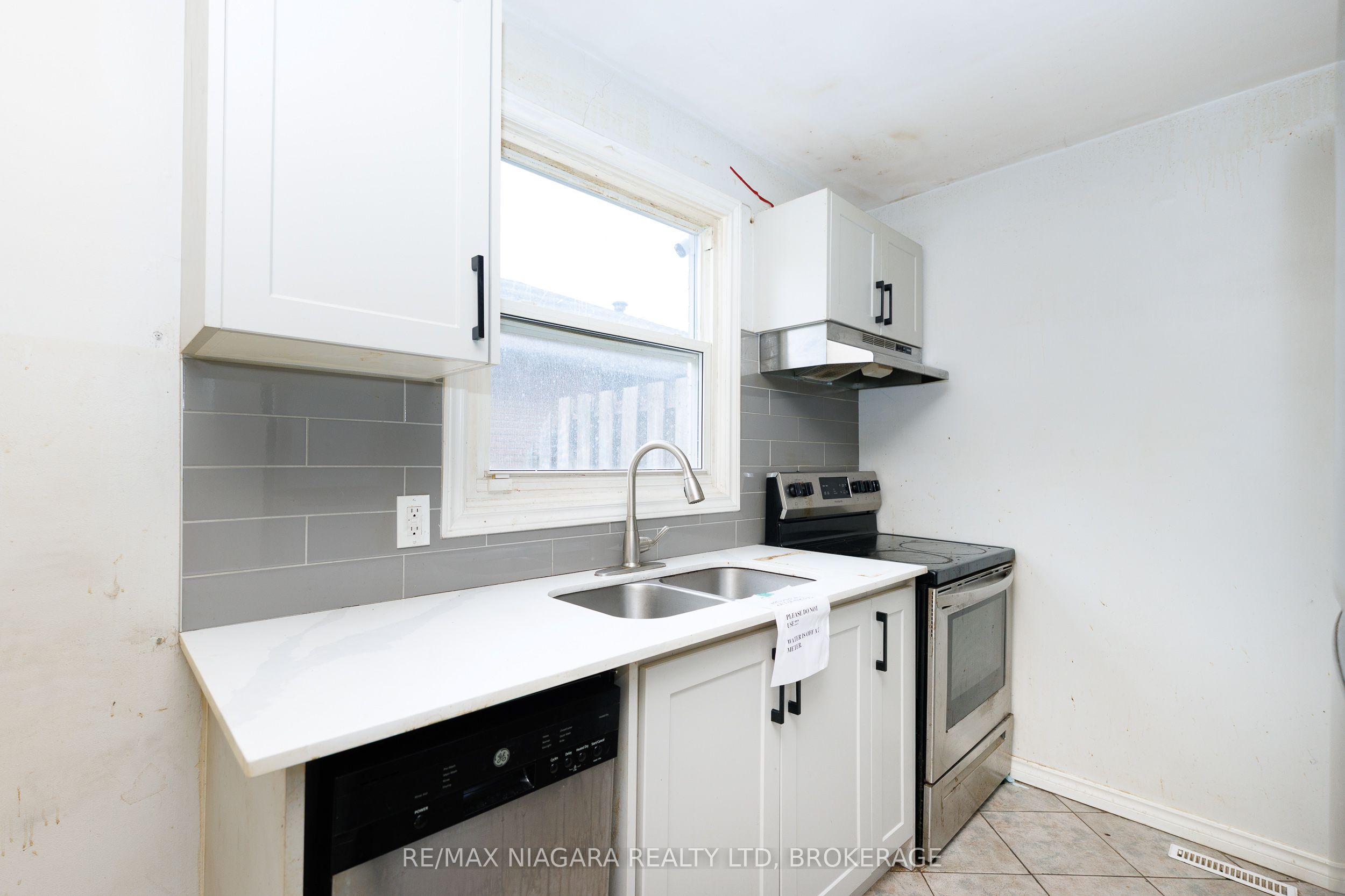 252 Bertie Street 1 Property Photo 8
