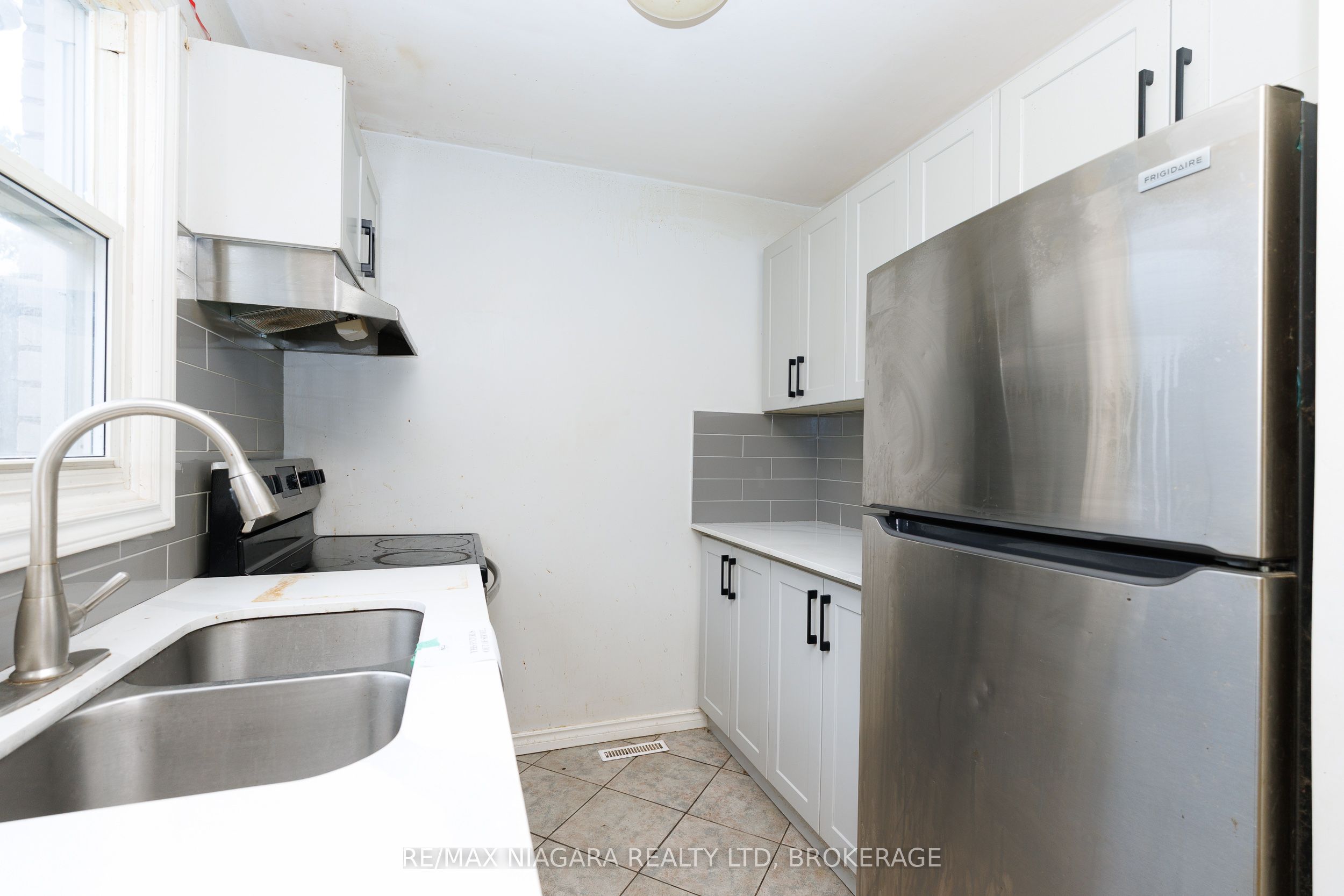 252 Bertie Street 1 Property Photo 9