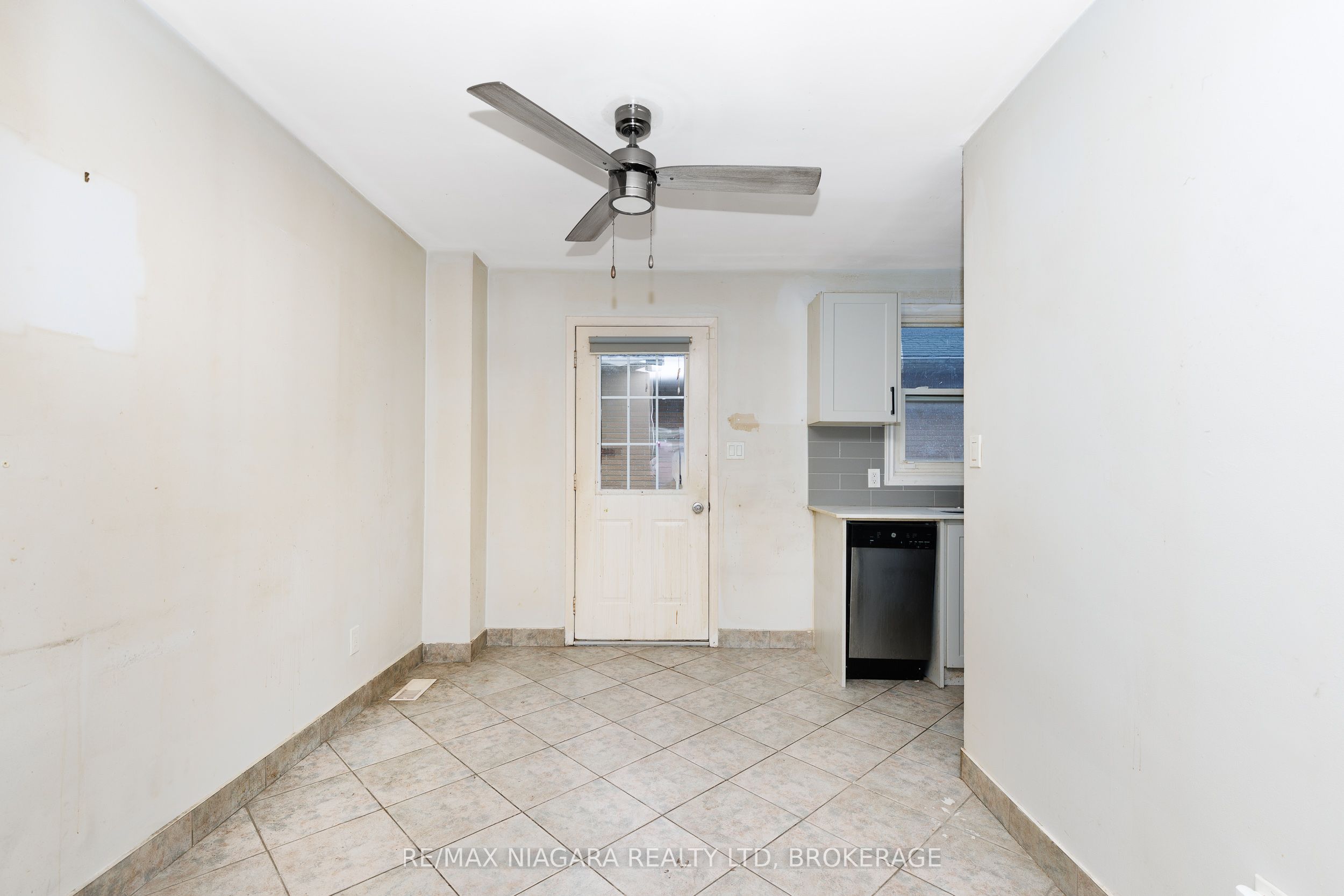 252 Bertie Street 1 Property Photo 10