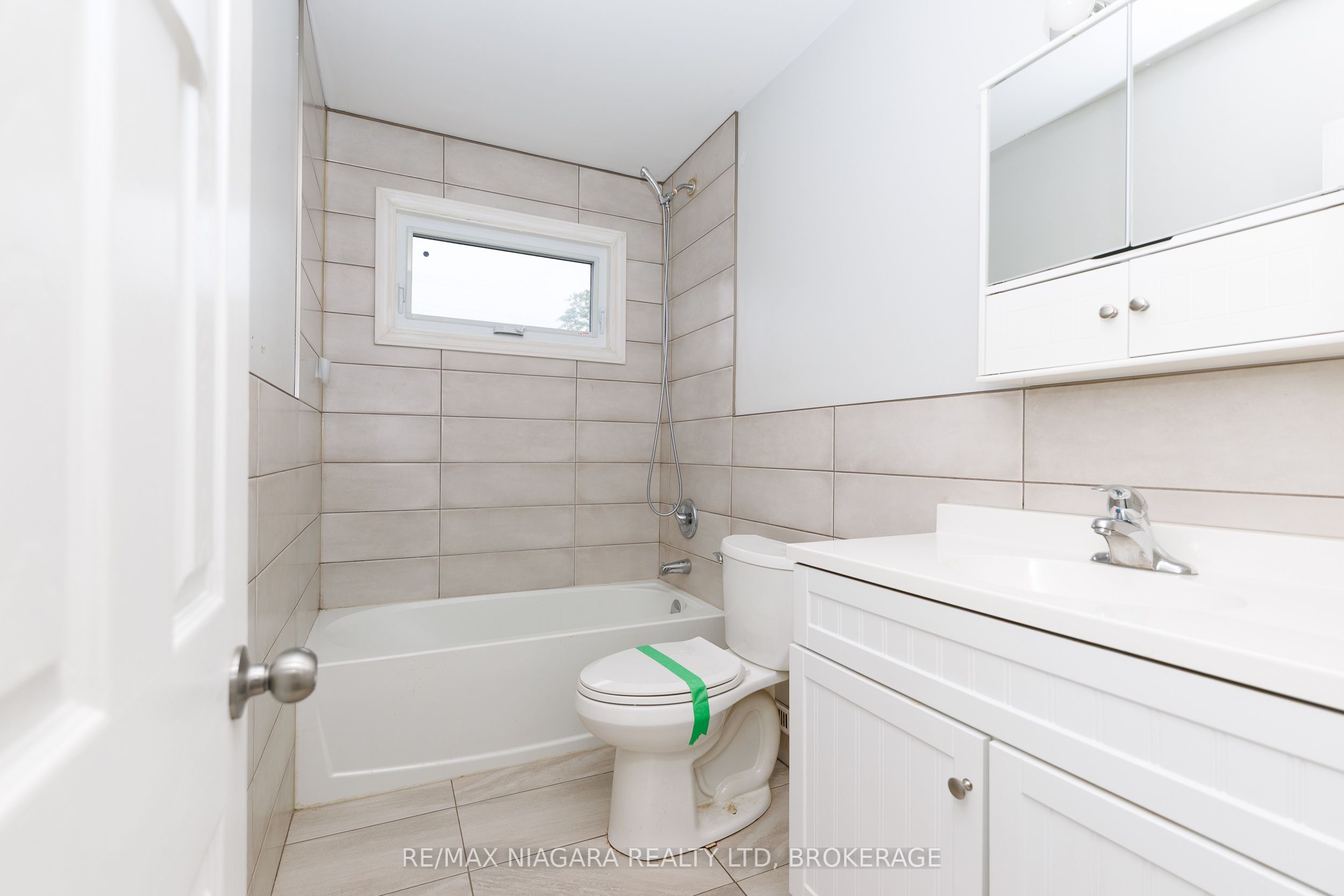 252 Bertie Street 1 Property Photo 18