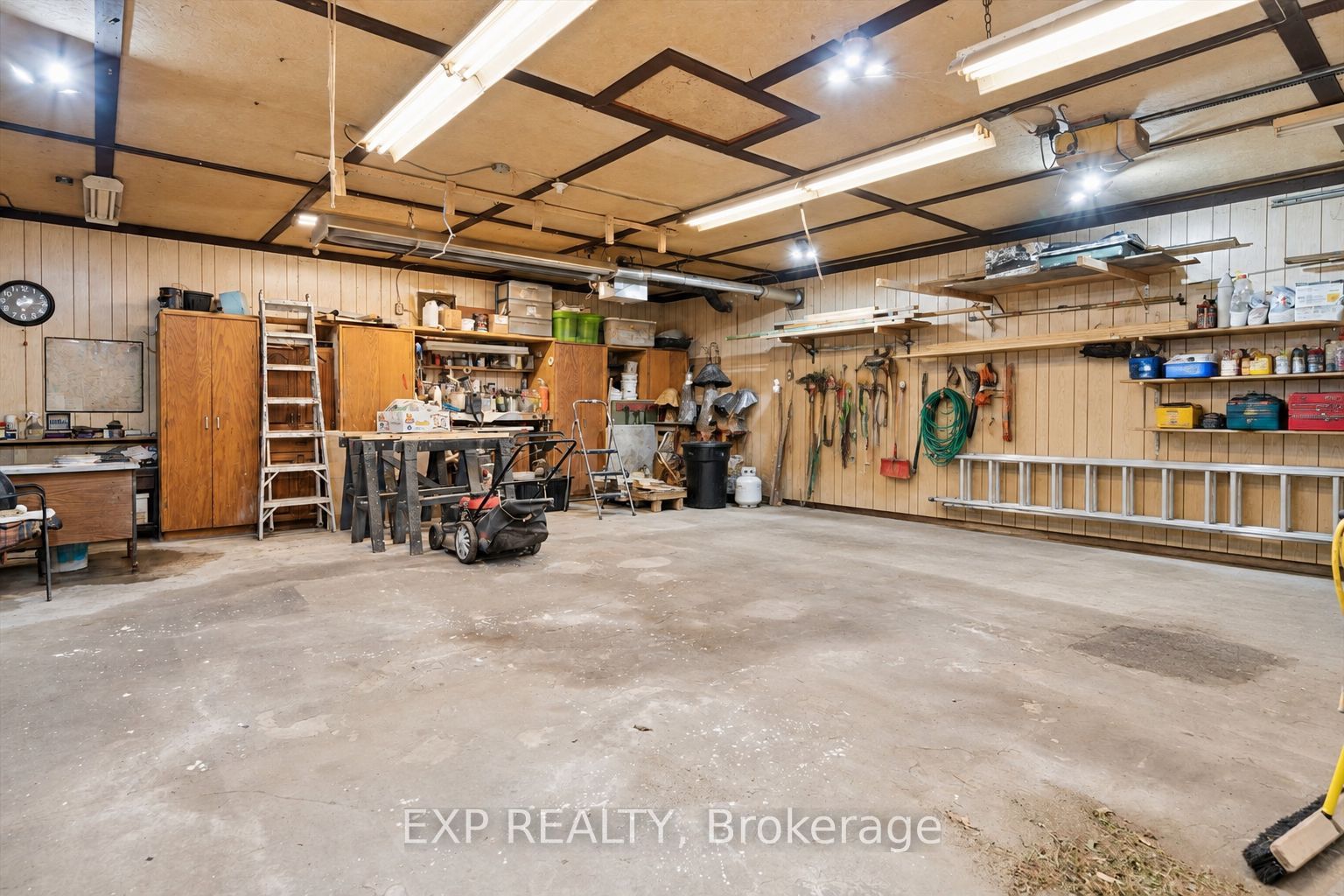 195 Maple Street Property Photo 23