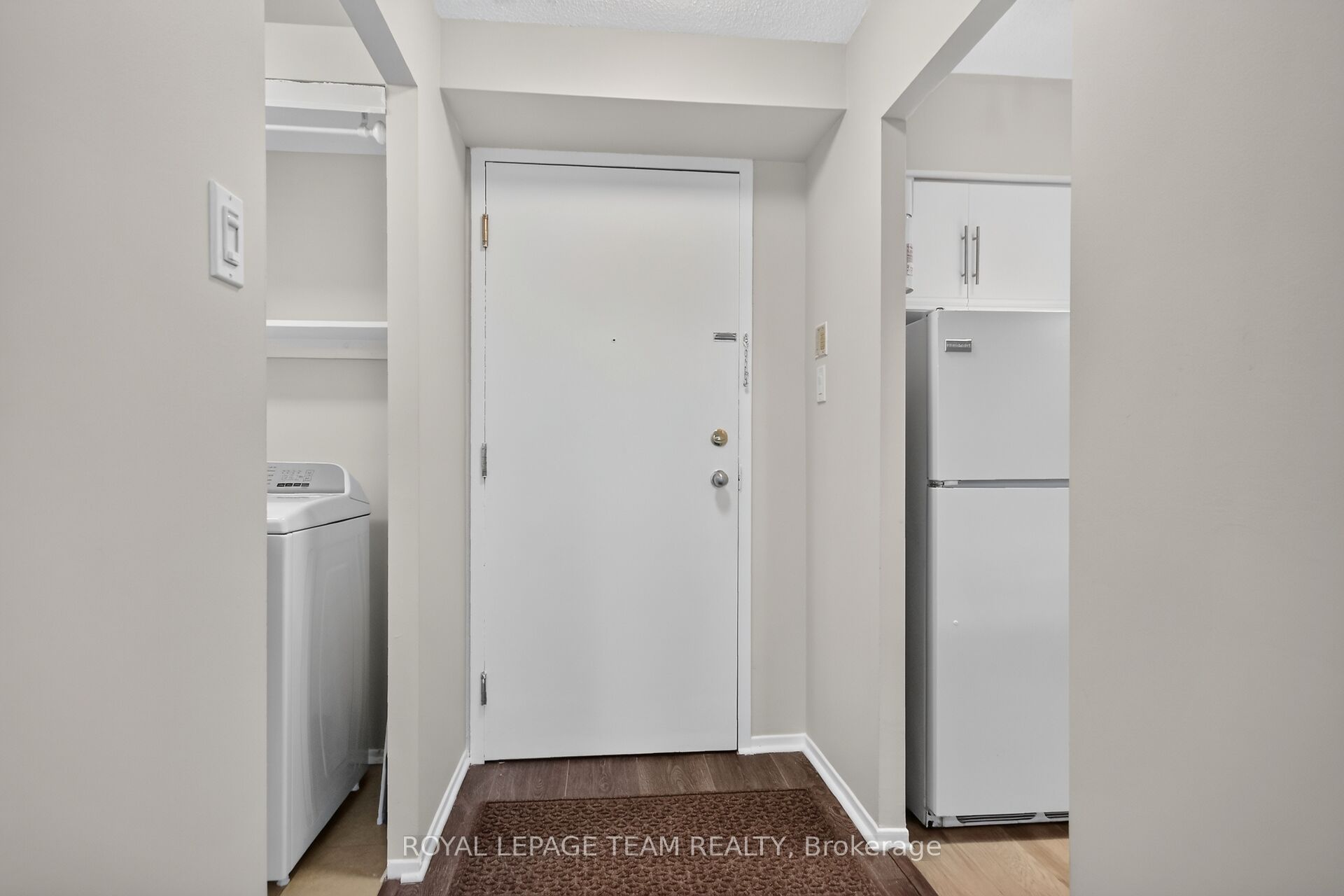 1025 Grenon Avenue 404 Property Photo 5