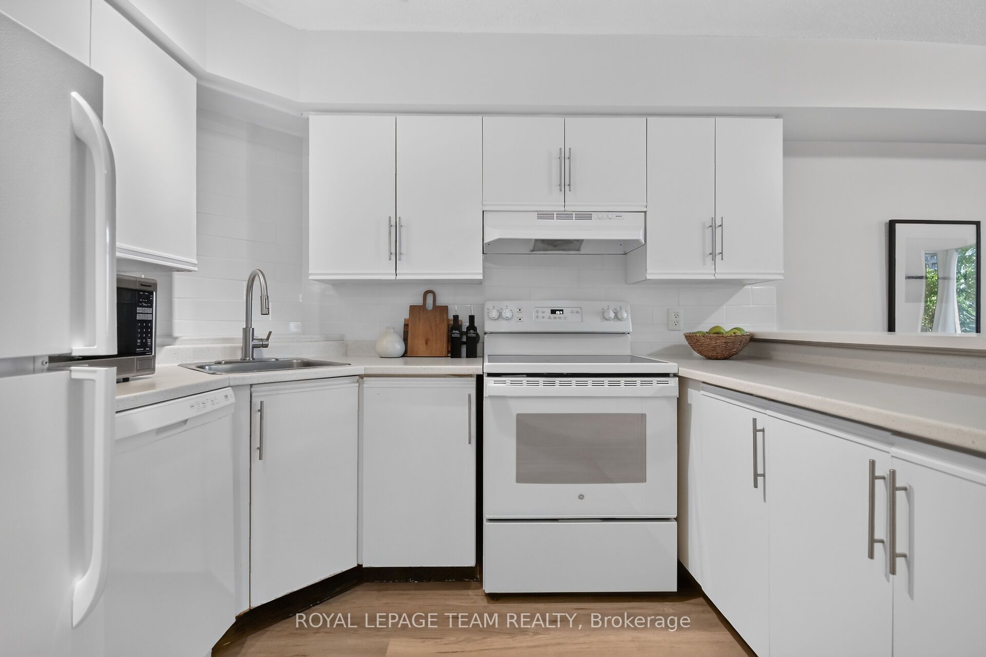 1025 Grenon Avenue 404 Property Photo 11