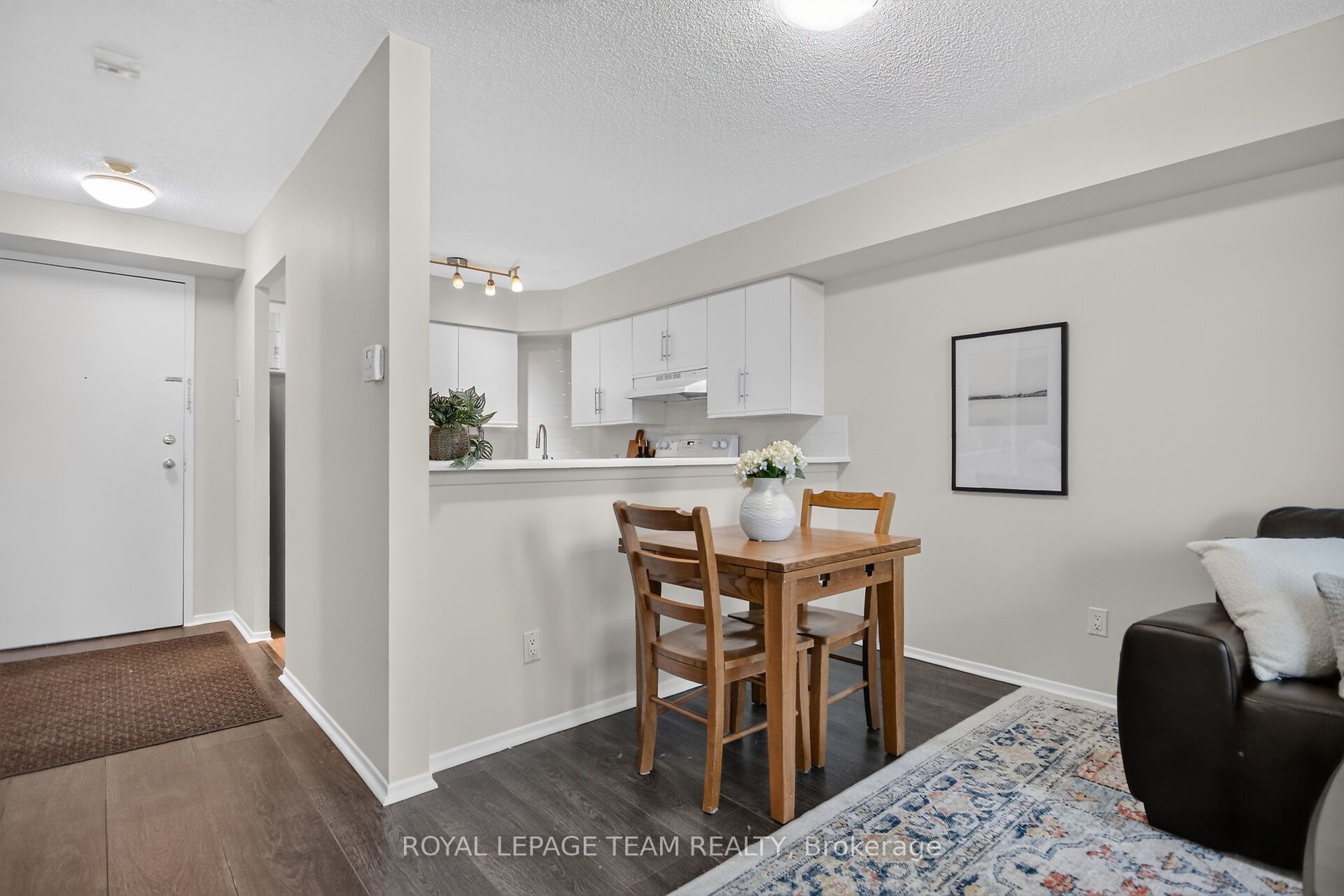 1025 Grenon Avenue 404 Property Photo 12