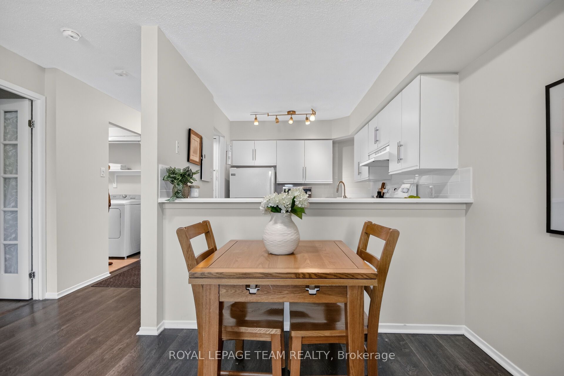 1025 Grenon Avenue 404 Property Photo 14