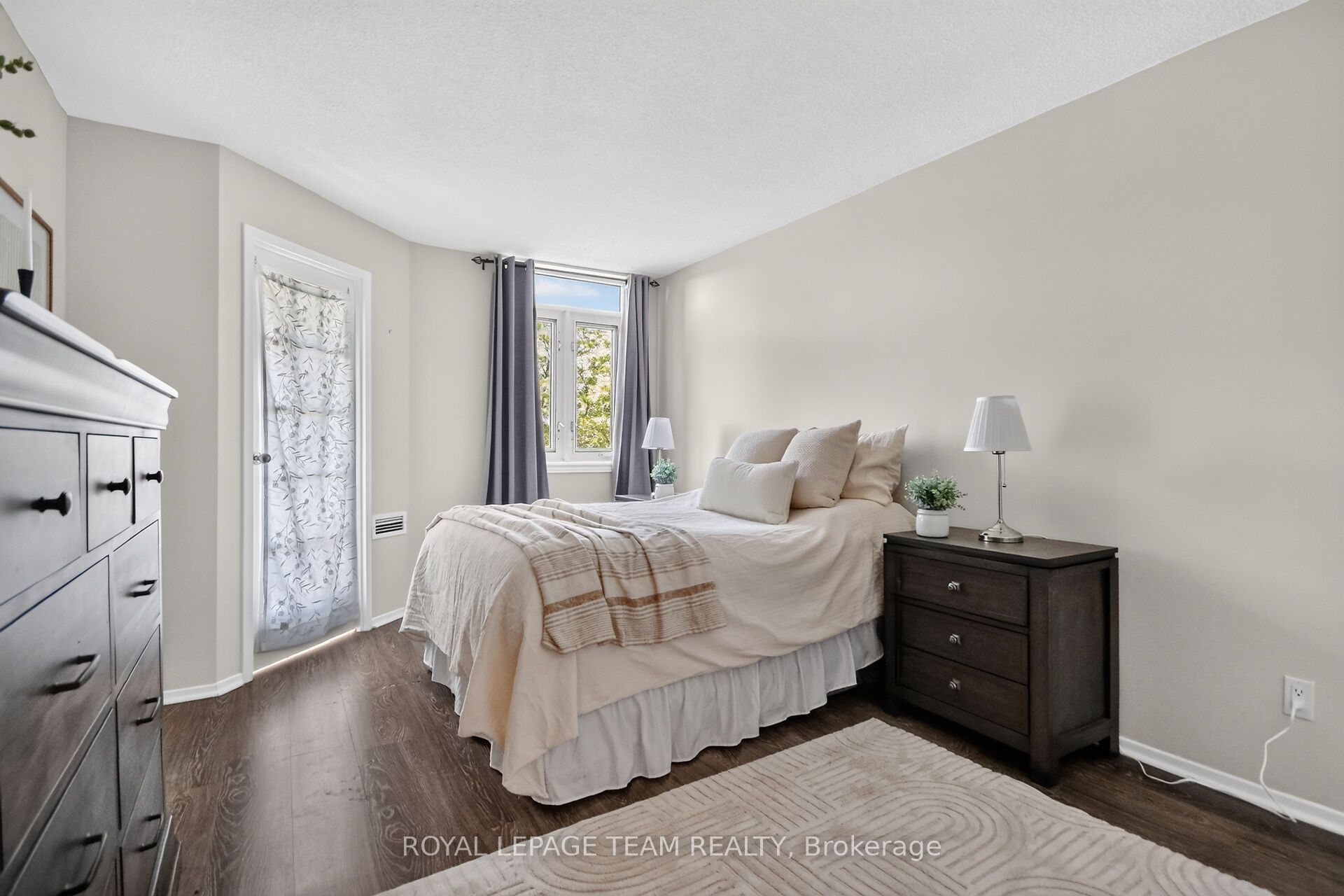 1025 Grenon Avenue 404 Property Photo 24
