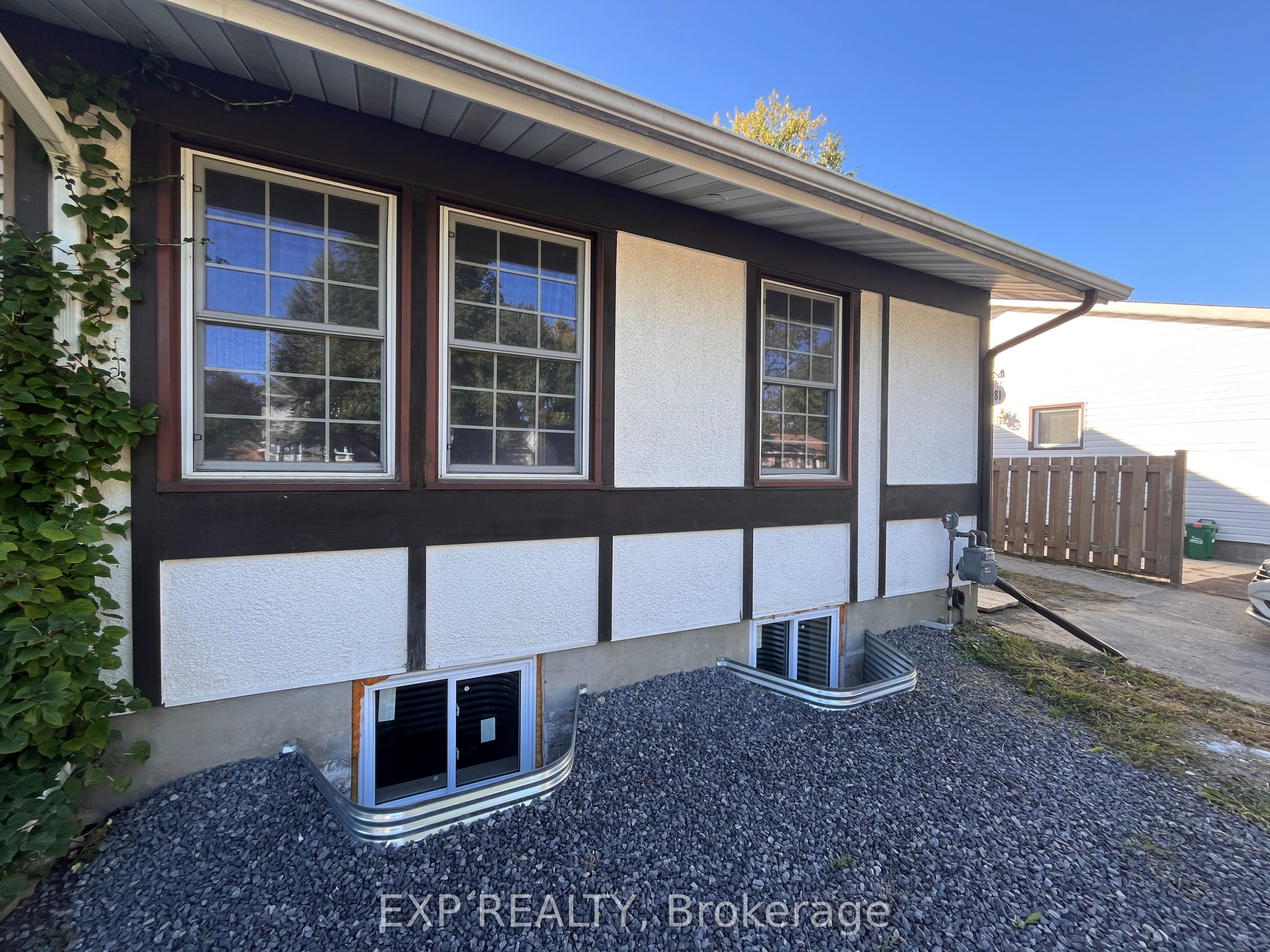 1381 Leigh Crescent Property Photo 1