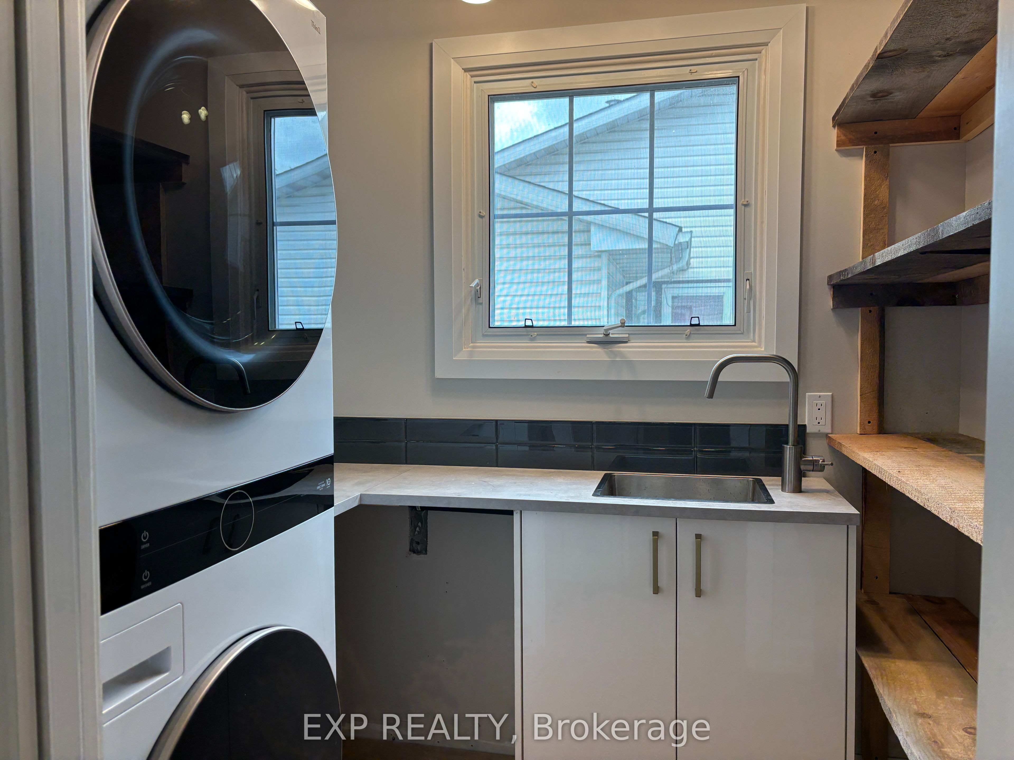 1381 Leigh Crescent Property Photo 15