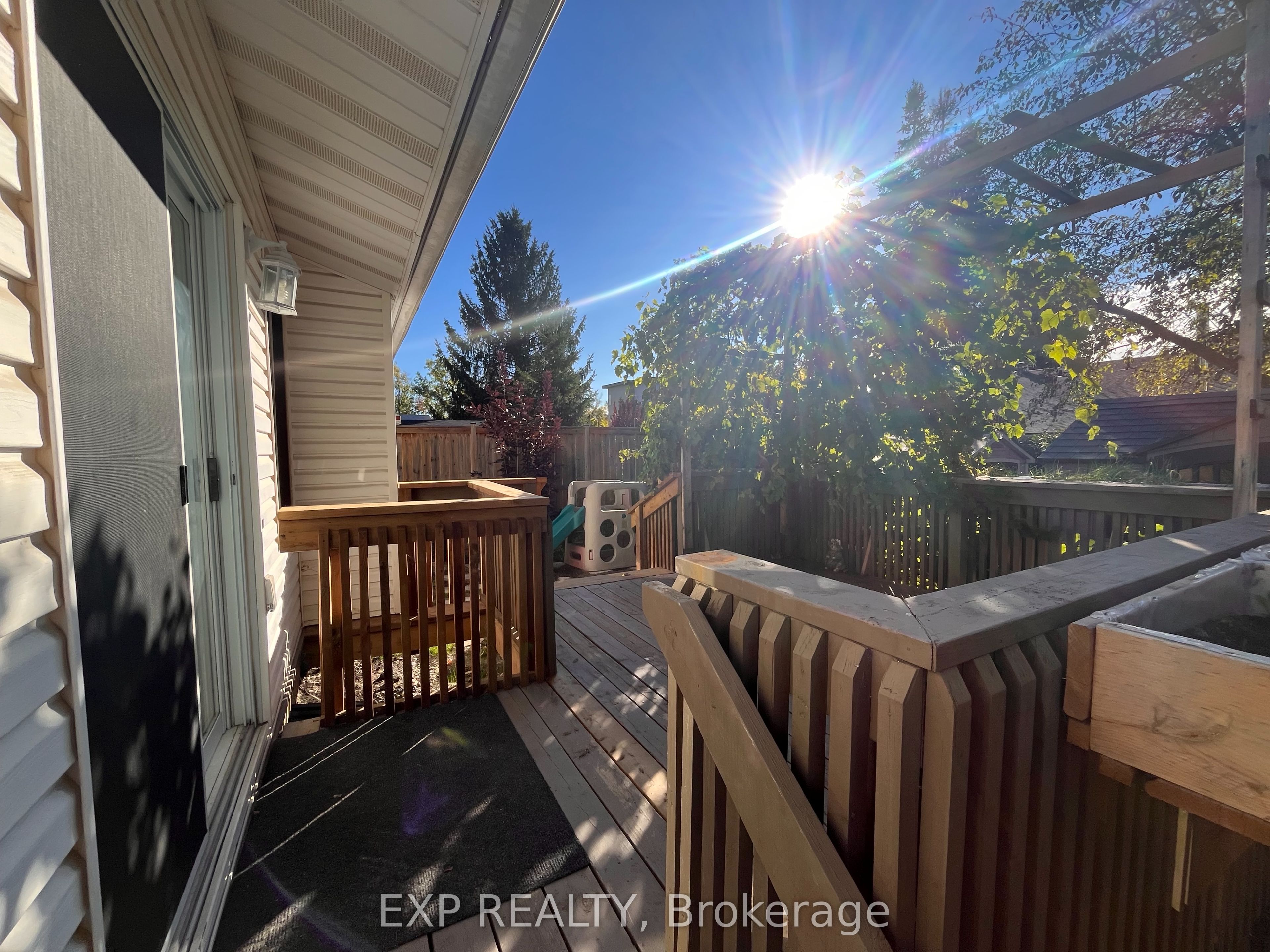 1381 Leigh Crescent Property Photo 17