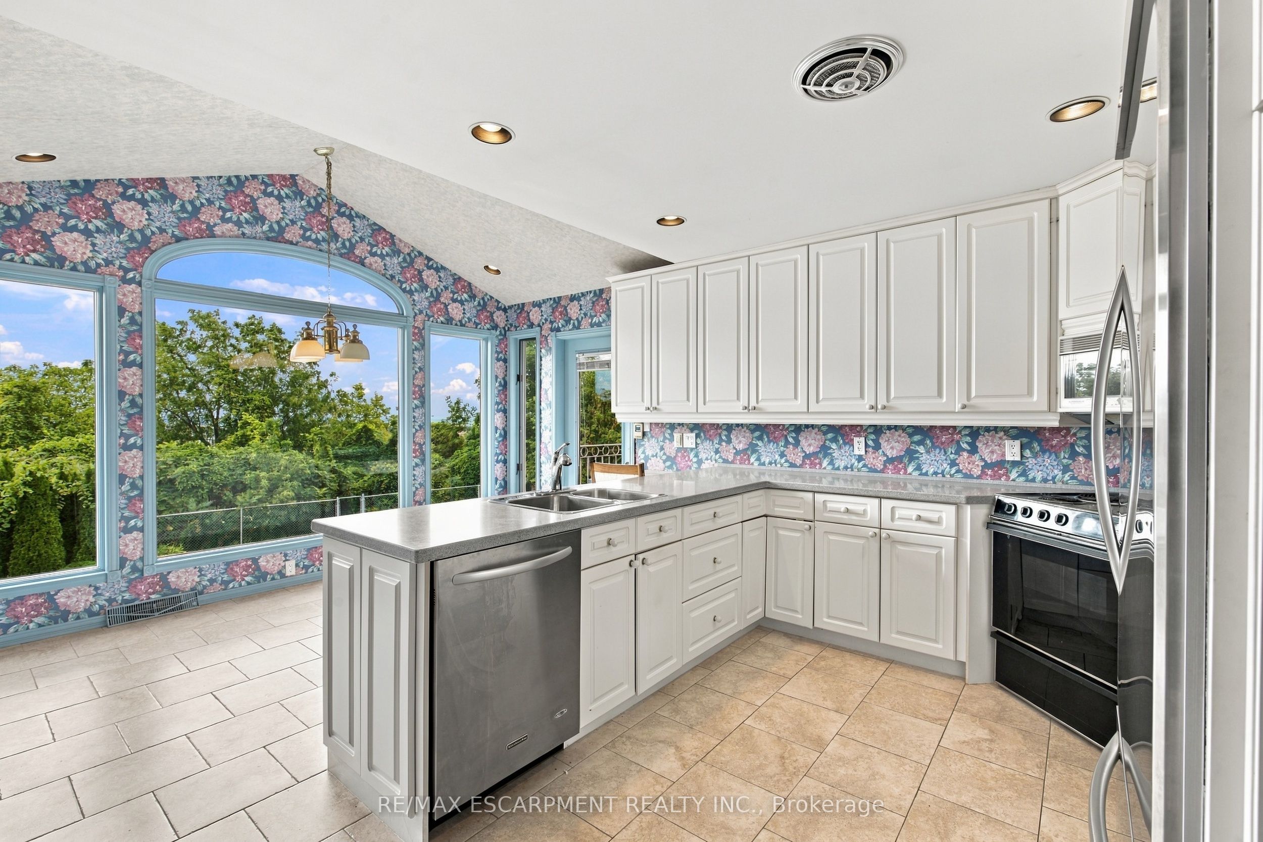 26 Leslie Drive Property Photo 12