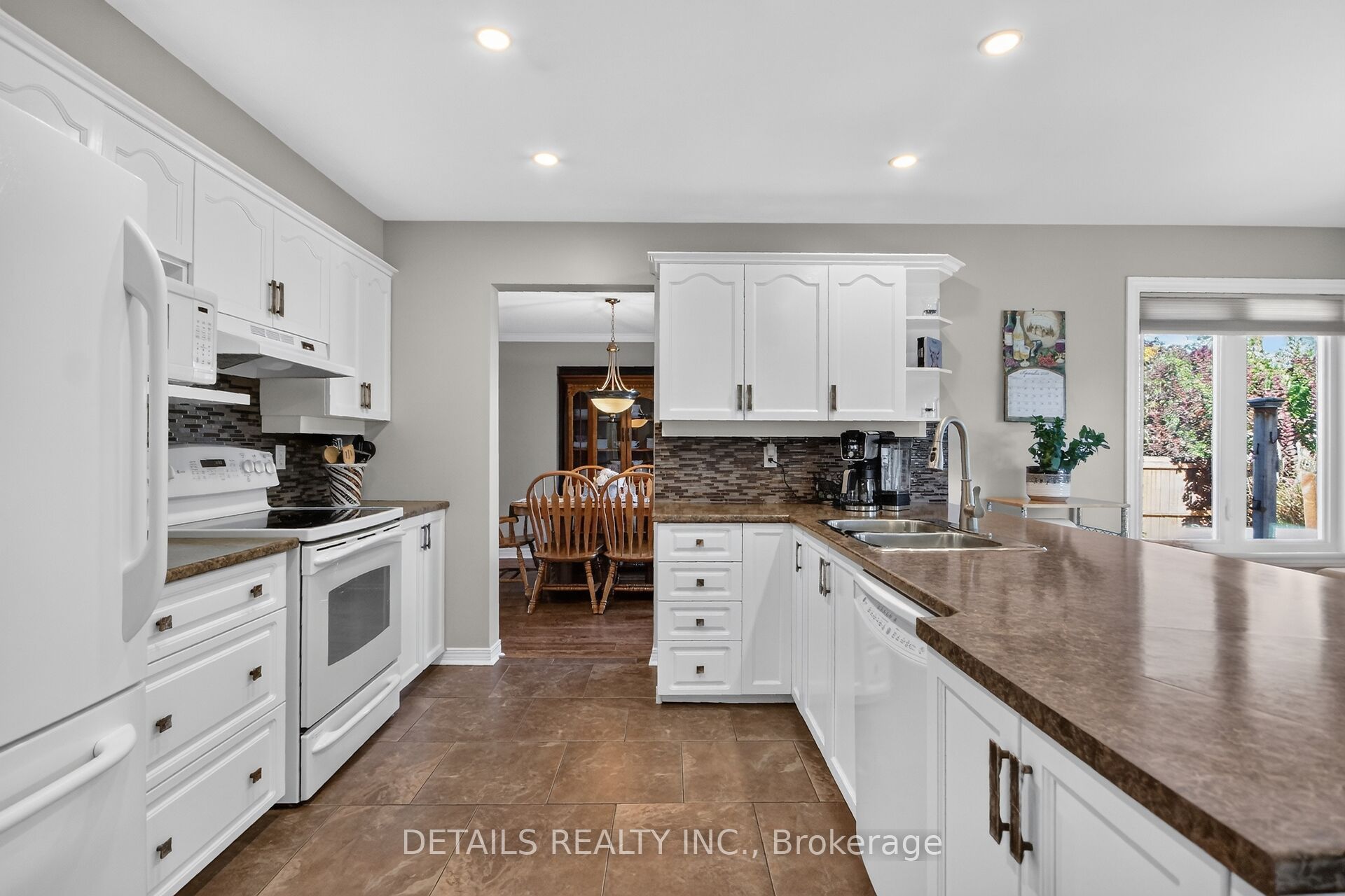 10 Forest Creek Drive Property Photo 12