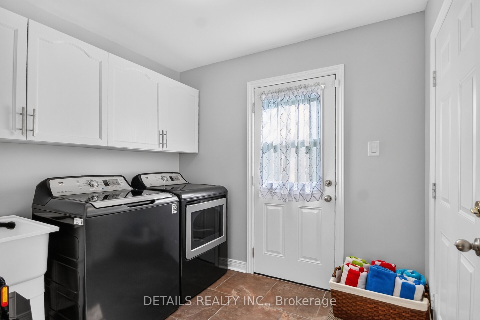 10 Forest Creek Drive Property Photo 18