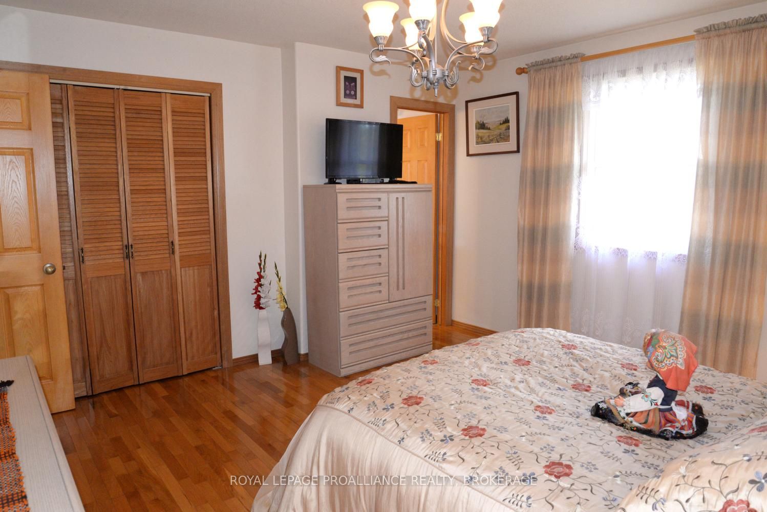 4822 Battersea Road Property Photo 31