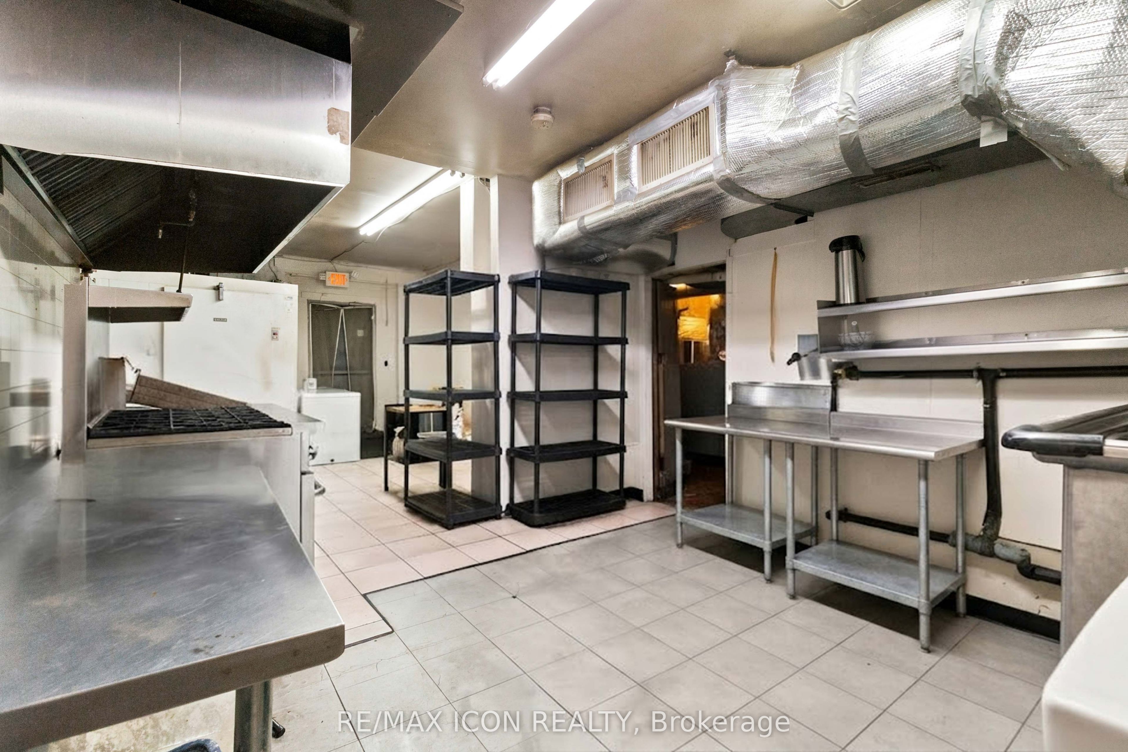 346 Richmond Street Property Photo 16