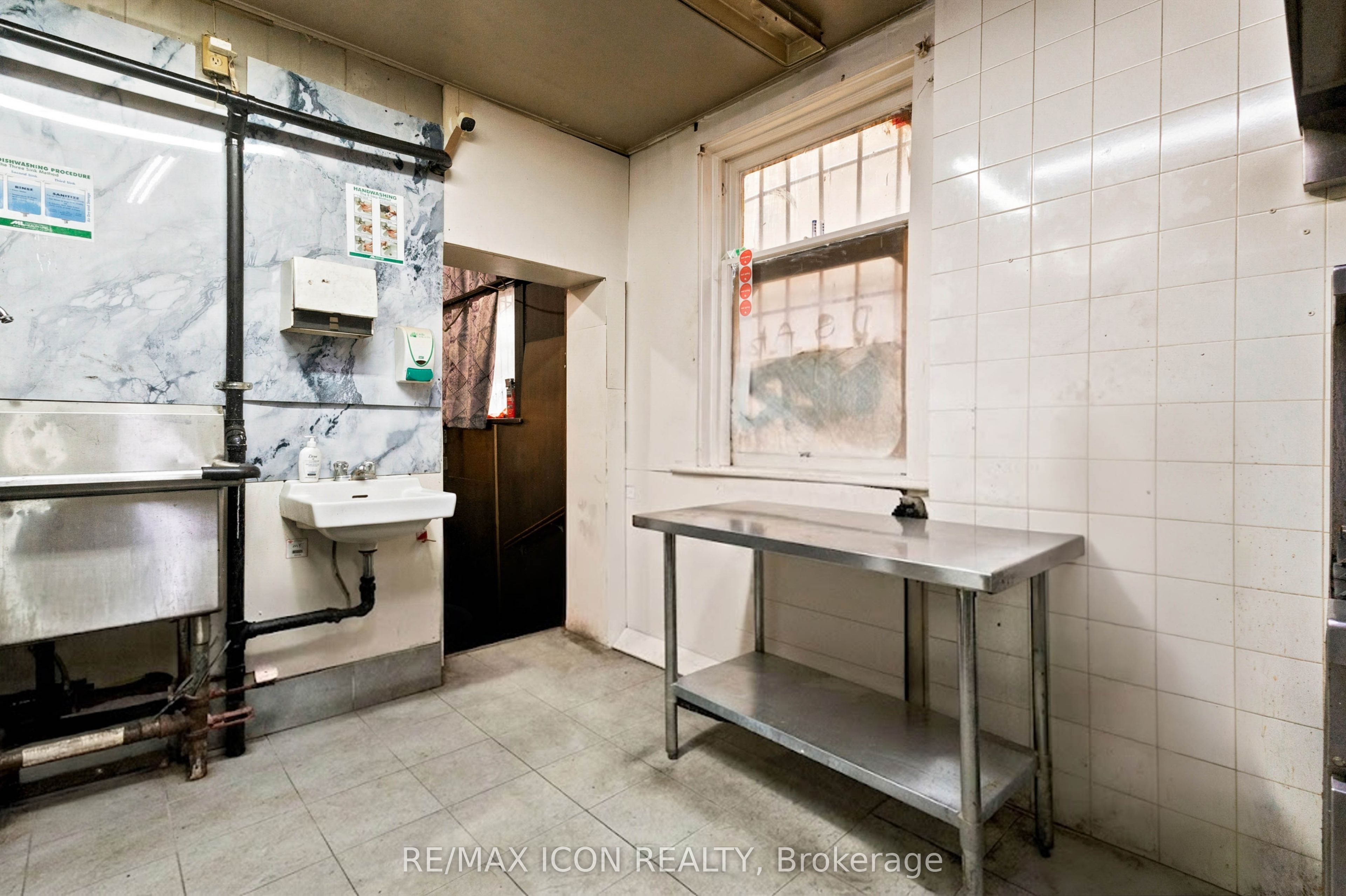 346 Richmond Street Property Photo 24