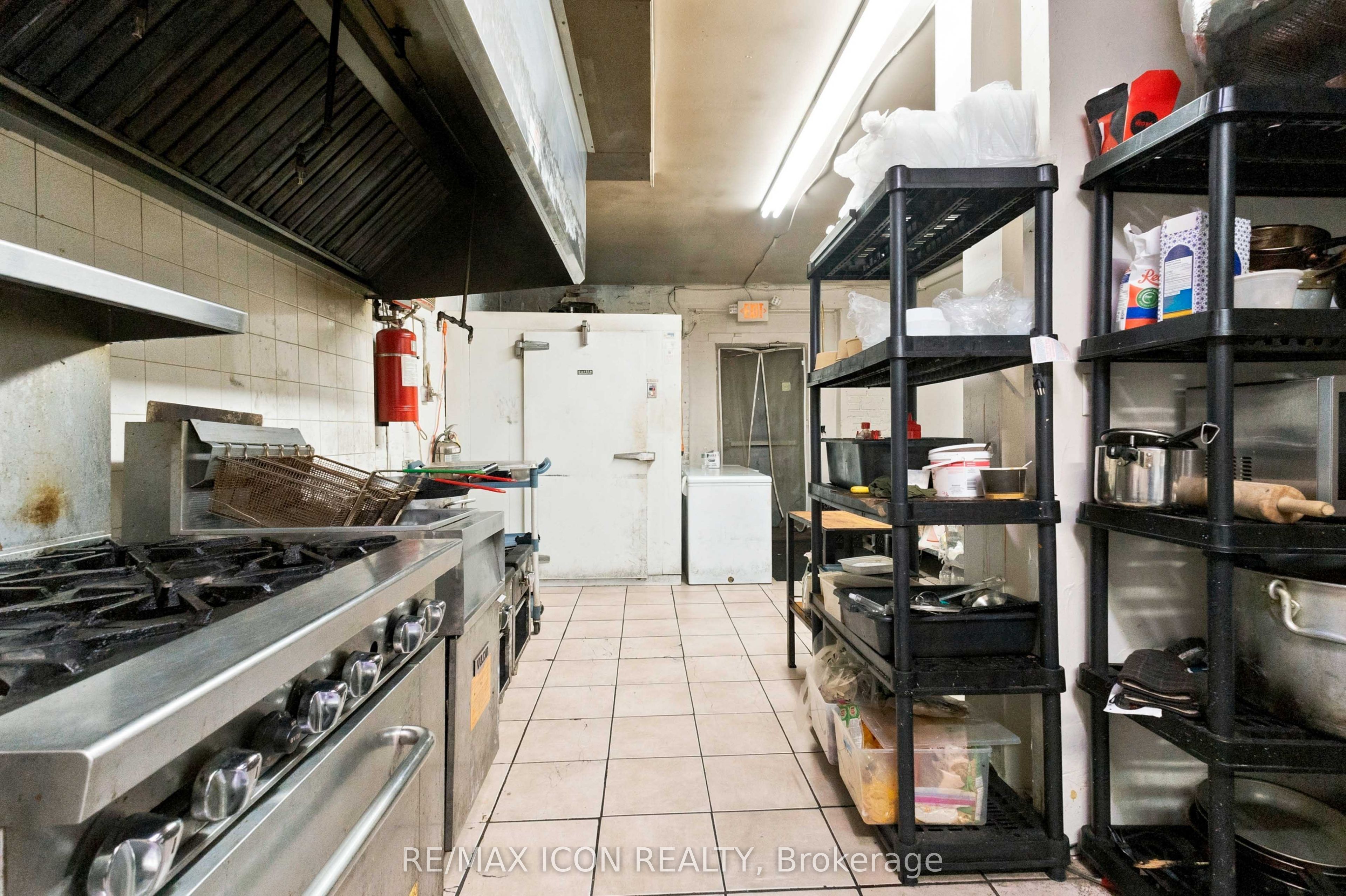 346 Richmond Street Property Photo 25