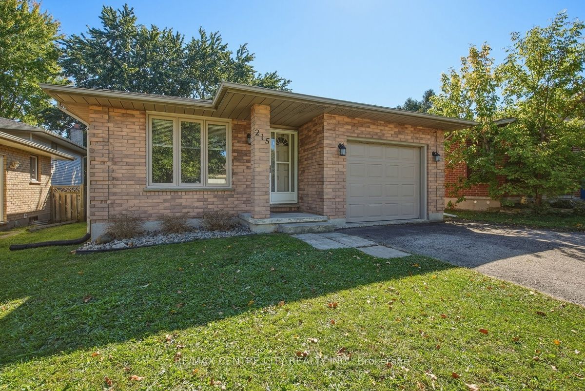 215 Walmer Grove Property Photo 1