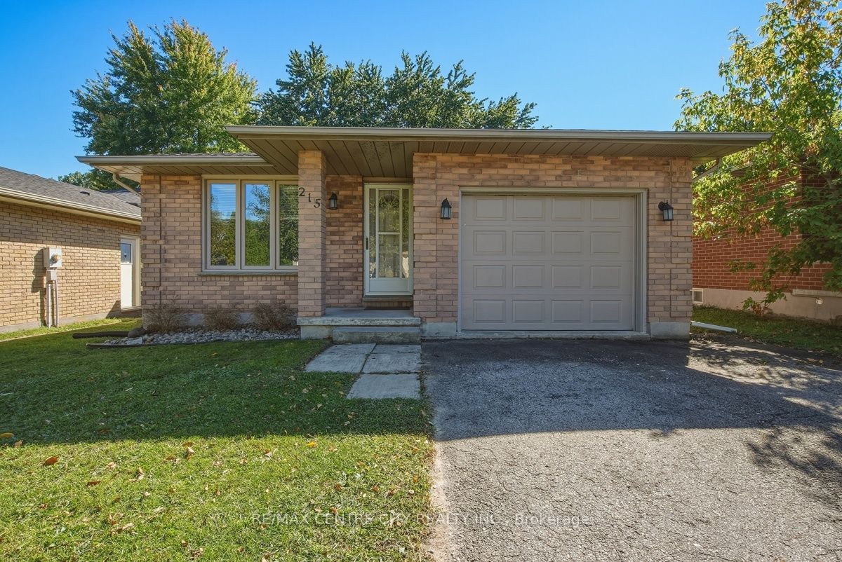 215 Walmer Grove Property Photo 2
