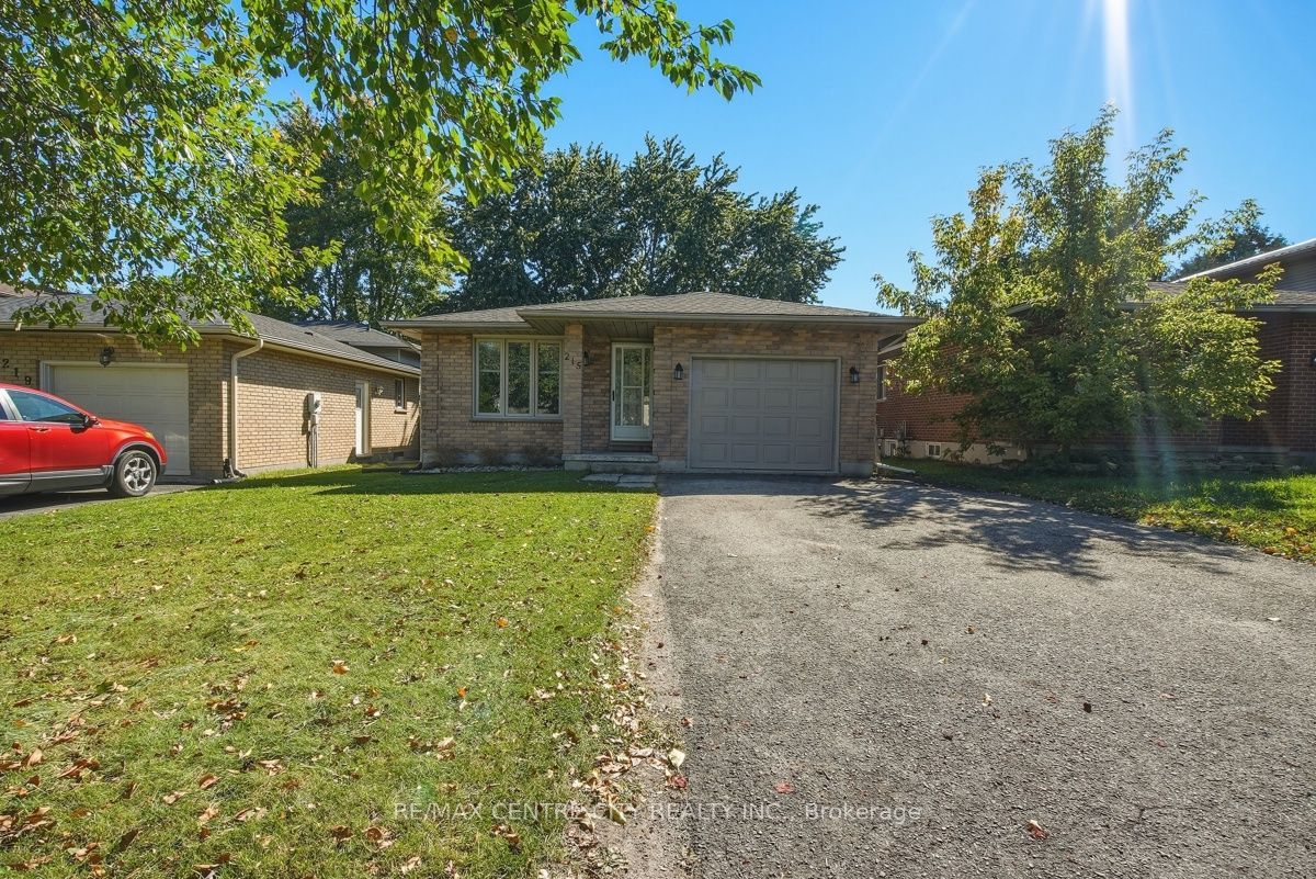 215 Walmer Grove Property Photo 5