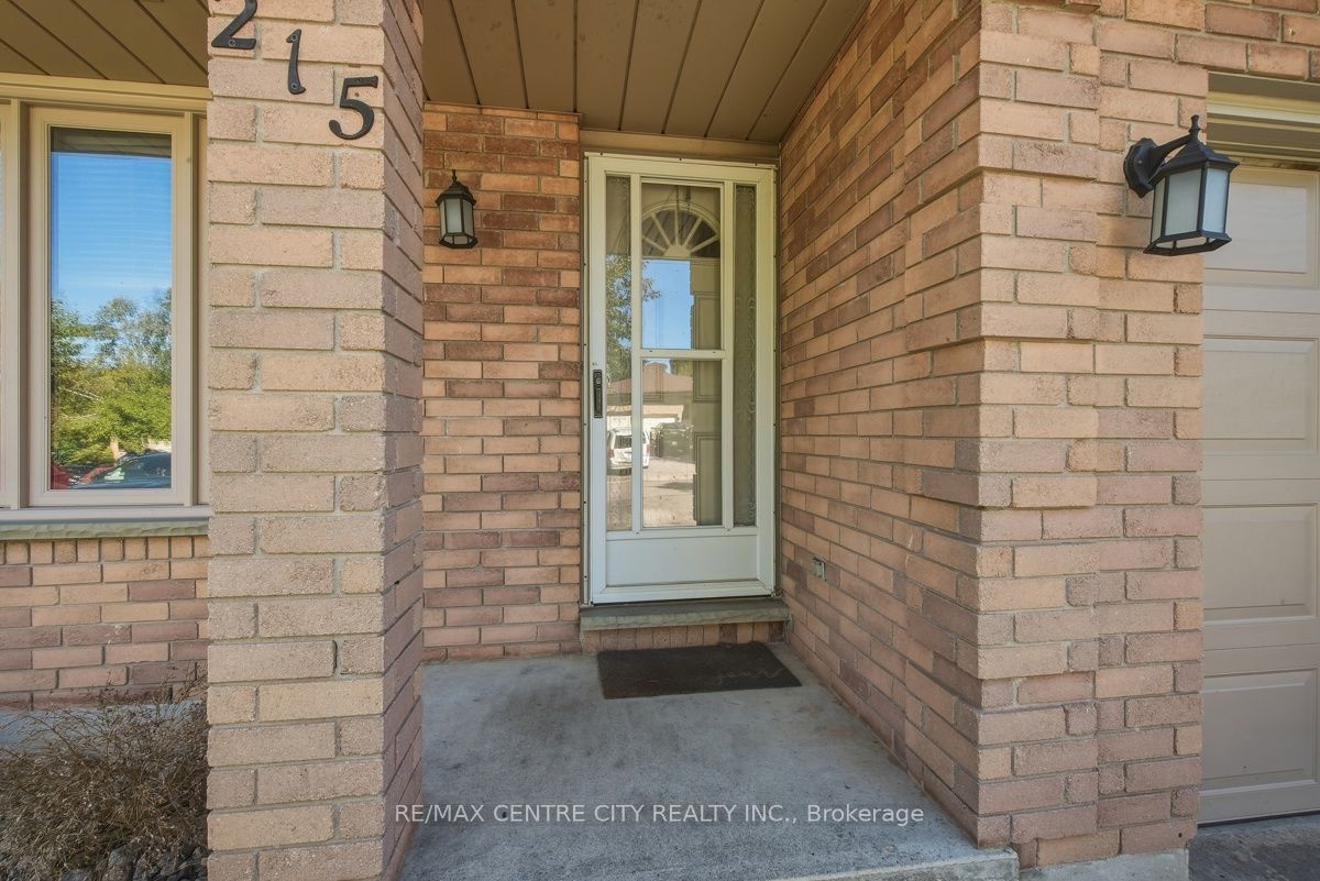 215 Walmer Grove Property Photo 6