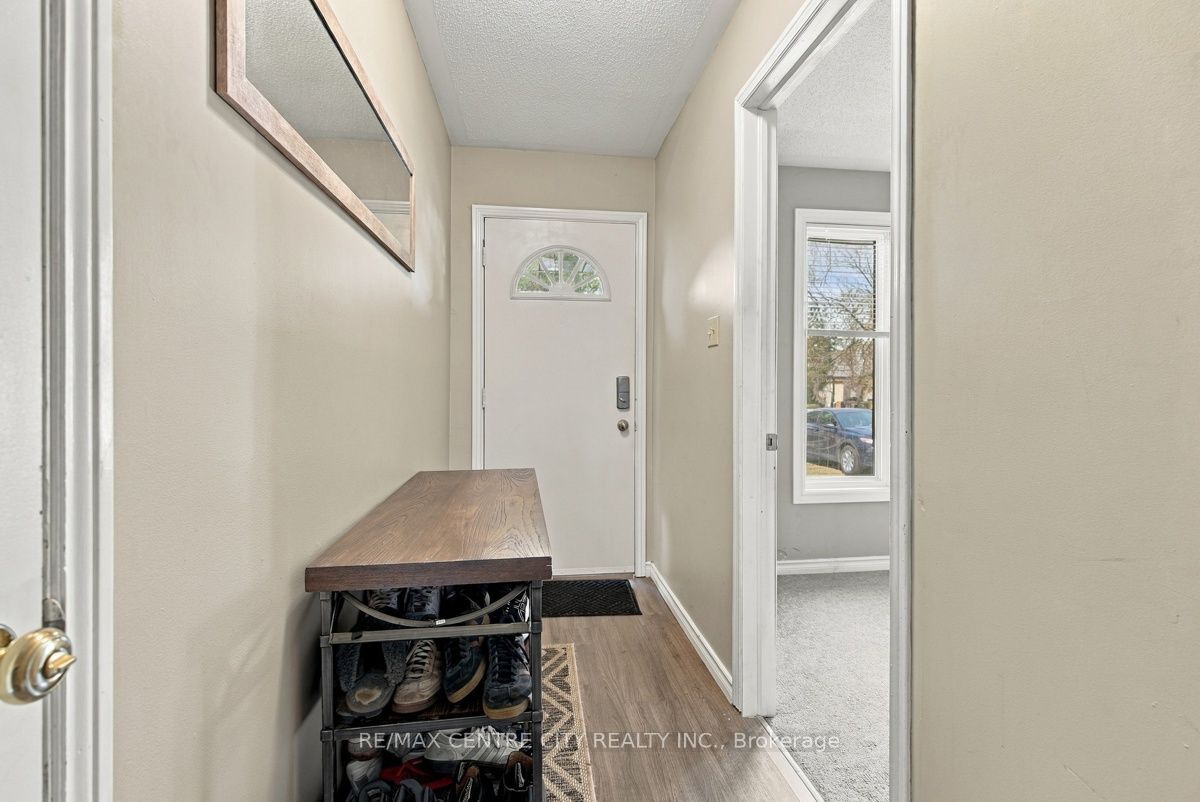 215 Walmer Grove Property Photo 7