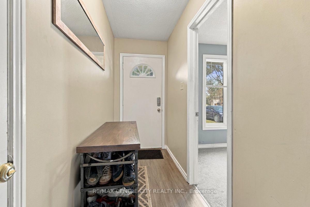 215 Walmer Grove Property Photo 8