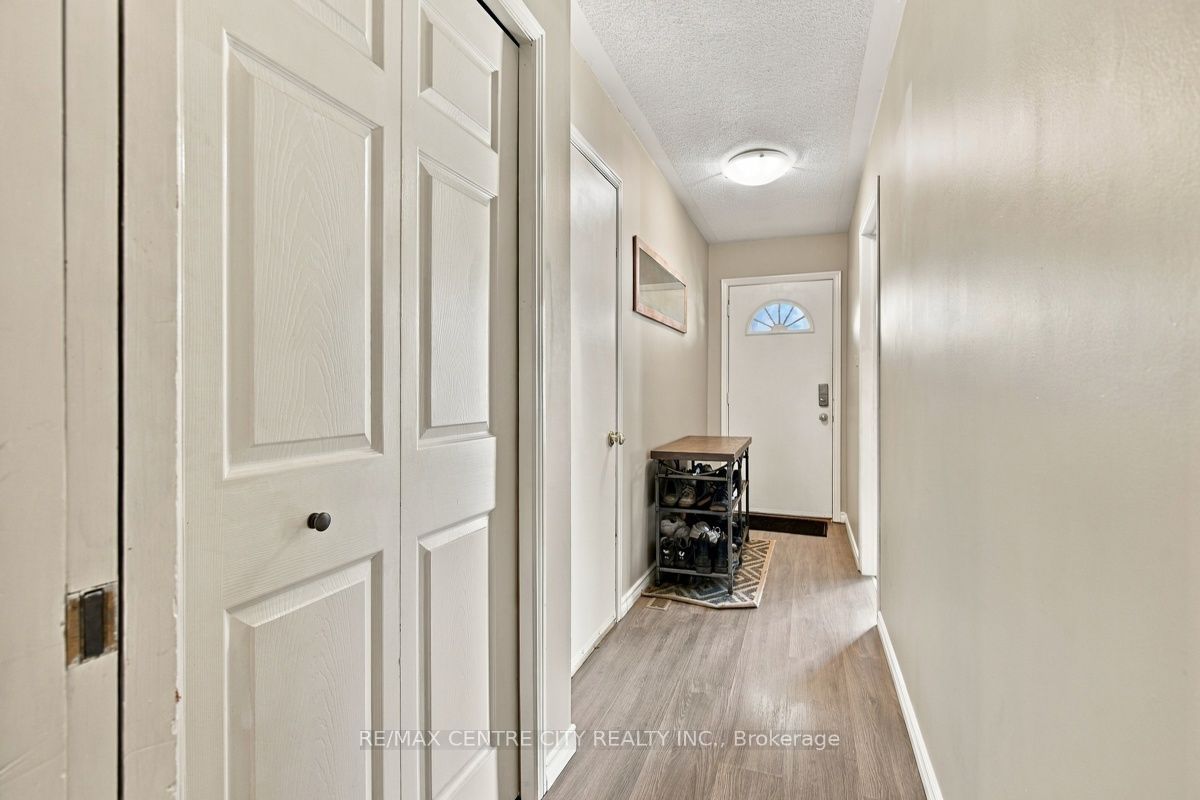 215 Walmer Grove Property Photo 9