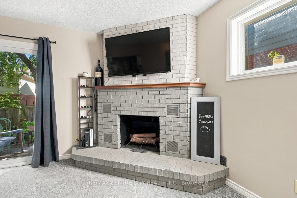 215 Walmer Grove Property Photo 18