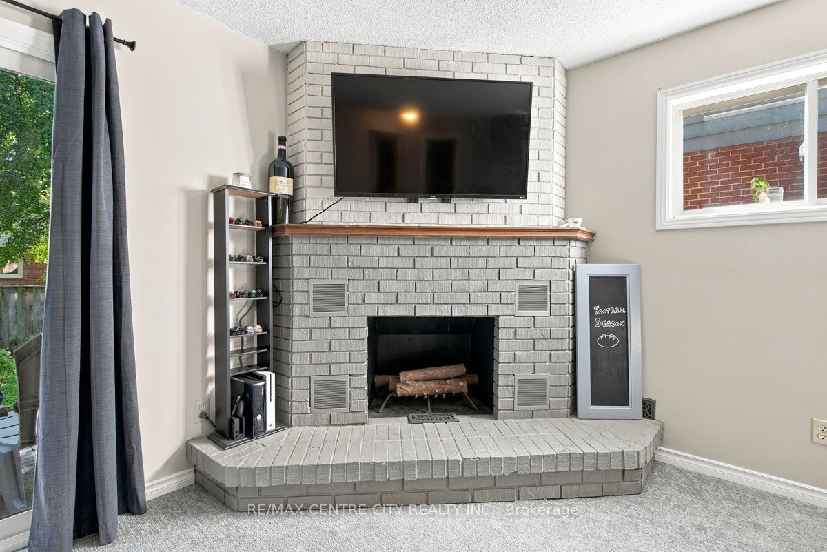 215 Walmer Grove Property Photo 19